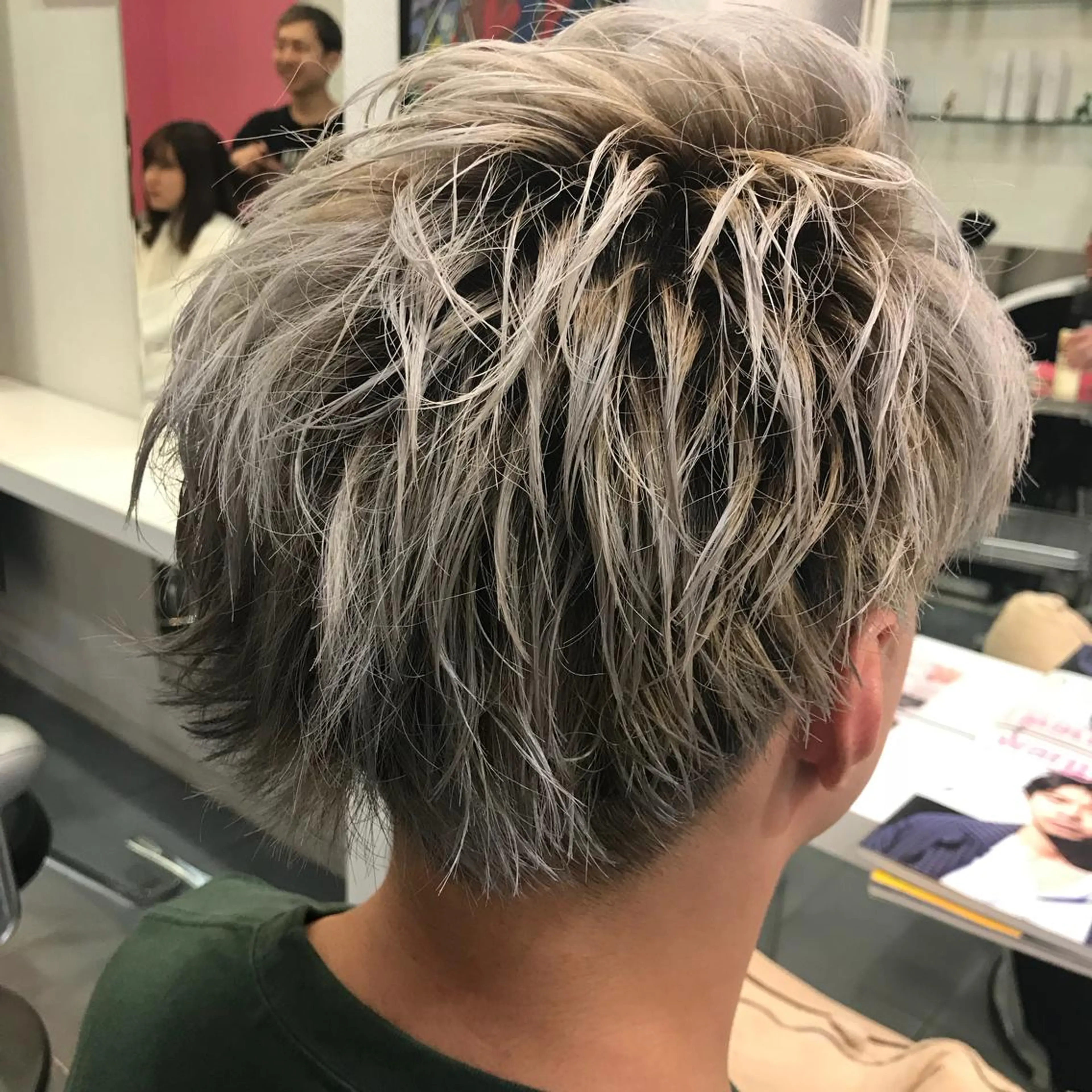 ショート カラー メンズ メンズブリーチ アッシュ ブリーチ グラデーションカラー Vir by browのヘアスタイル