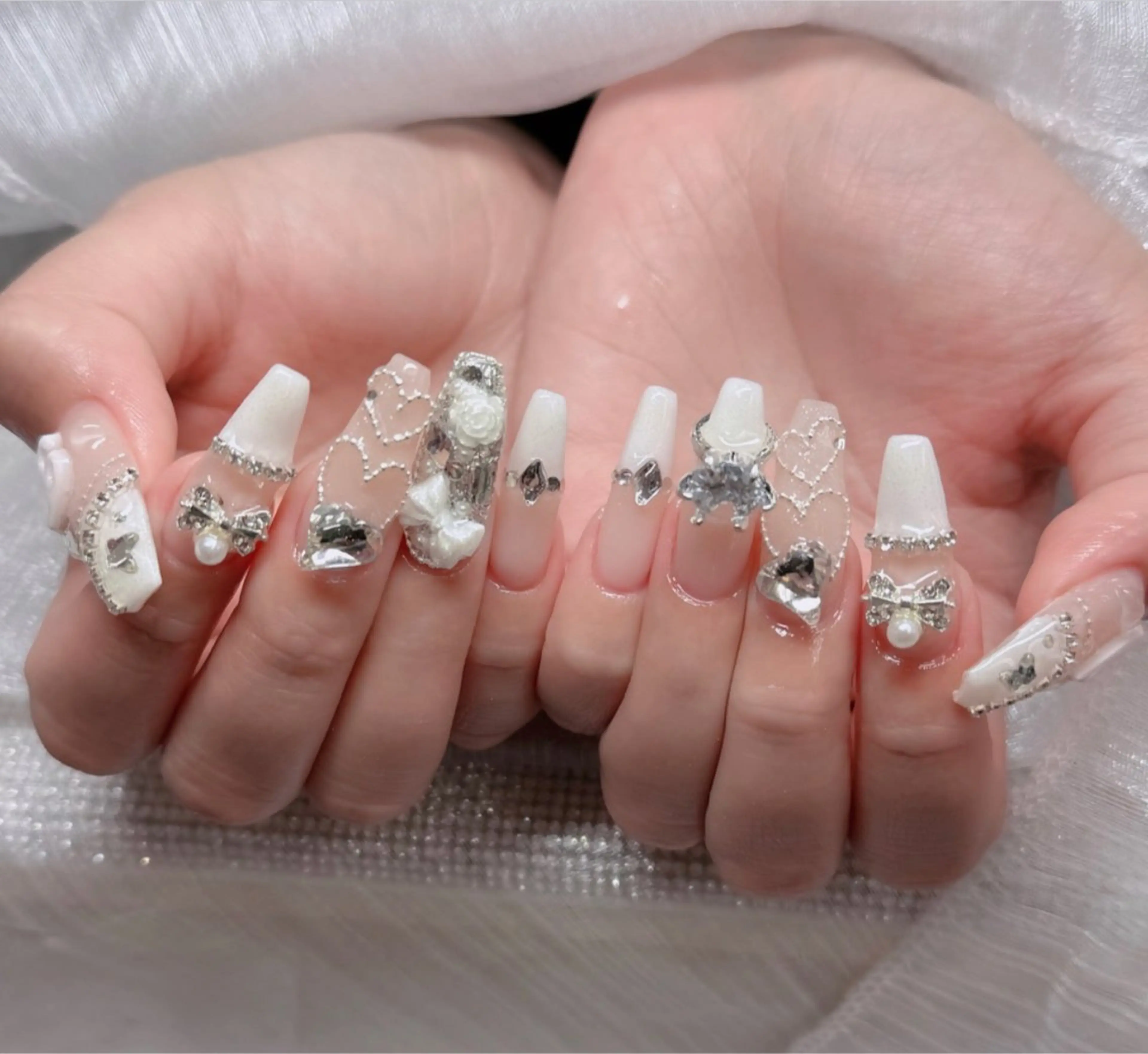 ネイル オーロラネイル フレンチネイル ジェルネイル ハロウィン キラキラネイル ハンドネイル H.baby Nail Salon所属・H.baby Nail Salonのネイルデザイン
