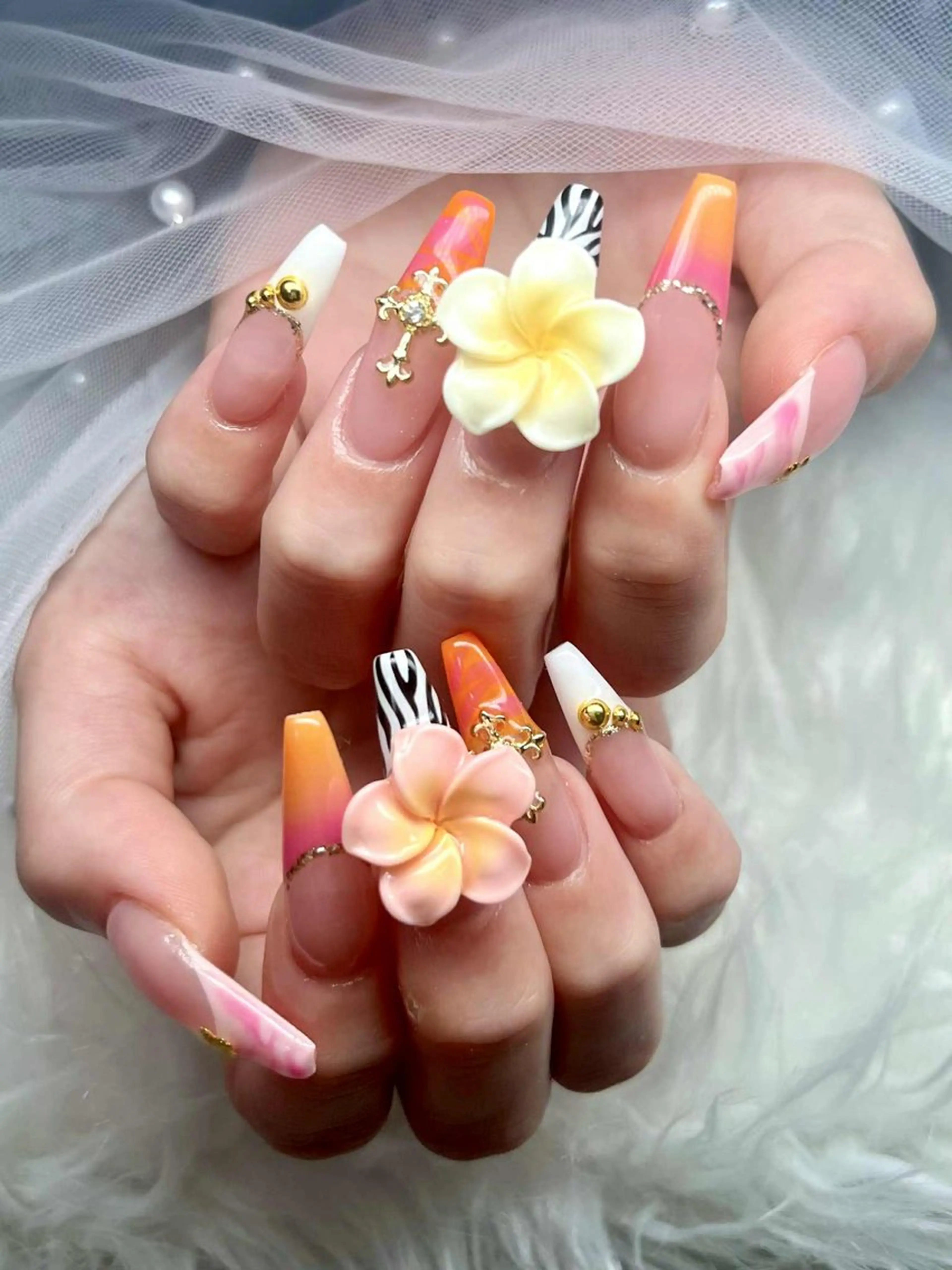 ネイル フレンチネイル ジェルネイル ガラスフレンチ ハロウィン ハート H.baby nail所属・H.baby Nail Salonのネイルデザイン