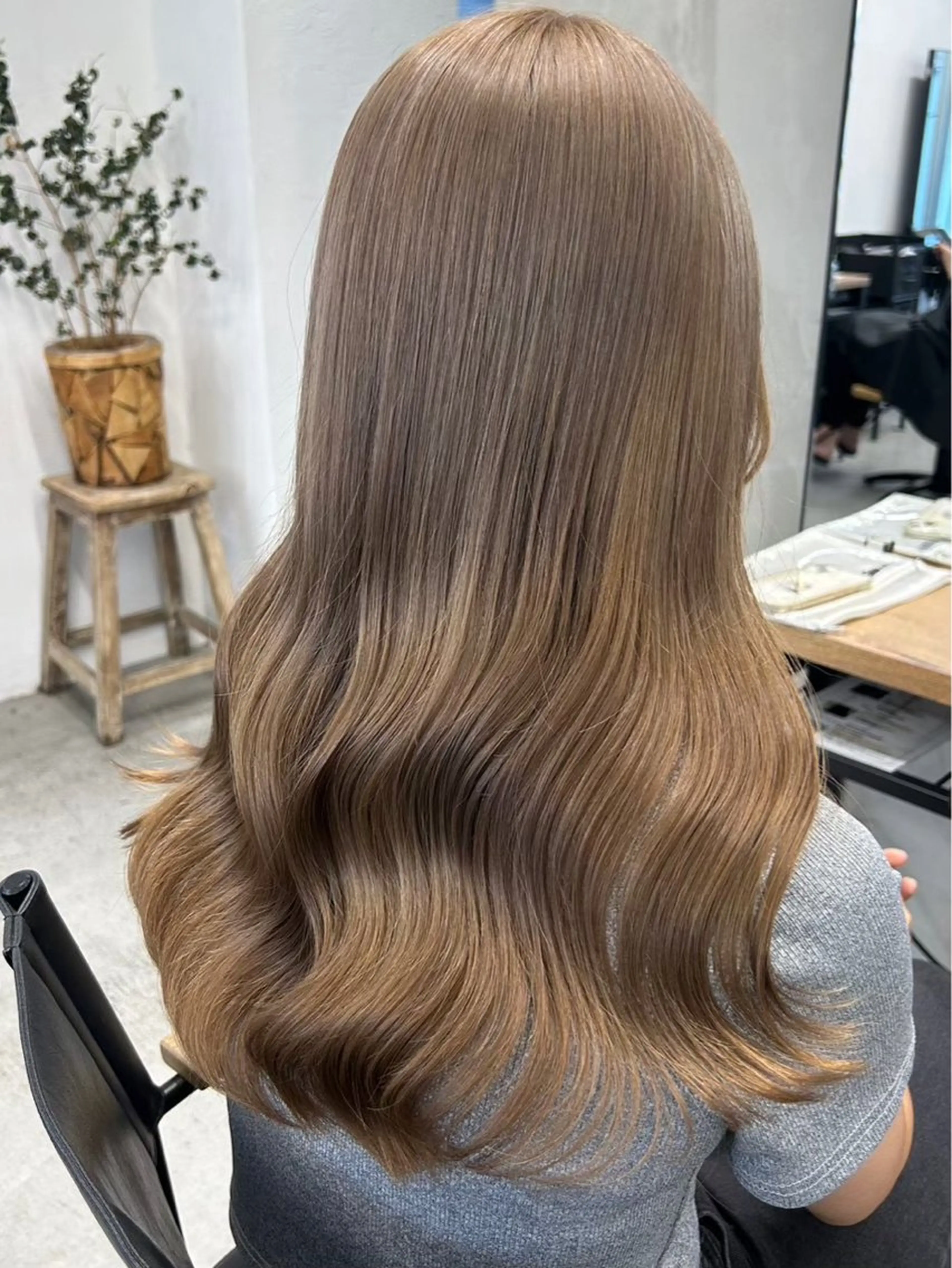 セミロング カラー ブリーチ ダブルカラー ブリーチなしカラー トリートメント カット ヘアカラー トリートメント ヘアセット RYOSUKE インナーカラーのヘアスタイル