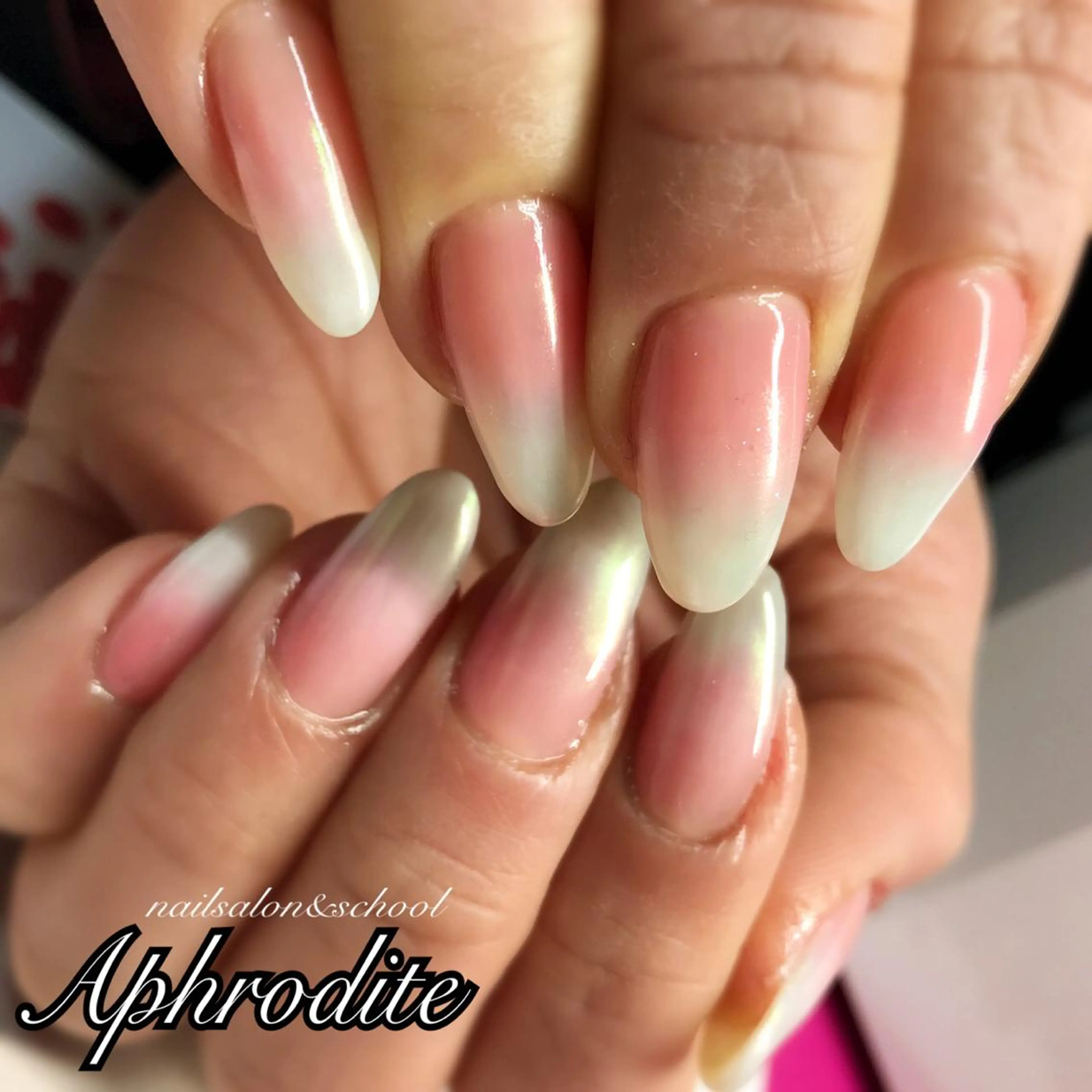 ネイル オーロラネイル グラデーション APHRODITE Nagisaのネイルデザイン