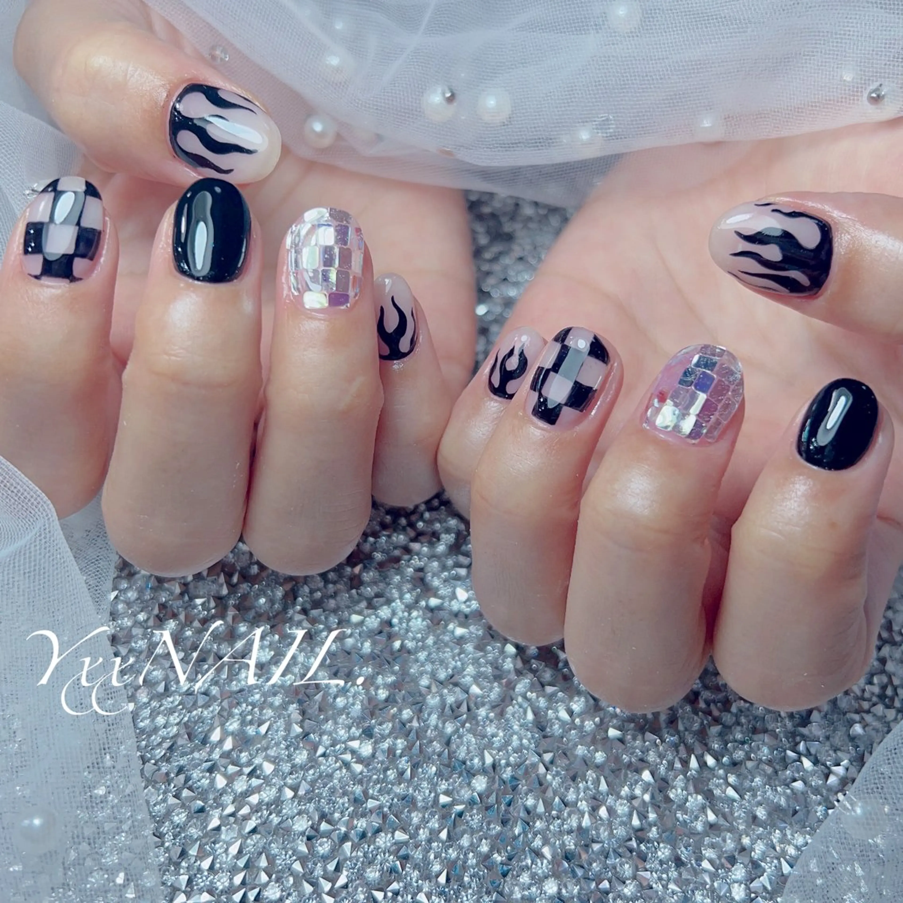 ネイル ハンドネイル フットネイル プライベートサロン 🩵YxxNAIL.のネイルデザイン