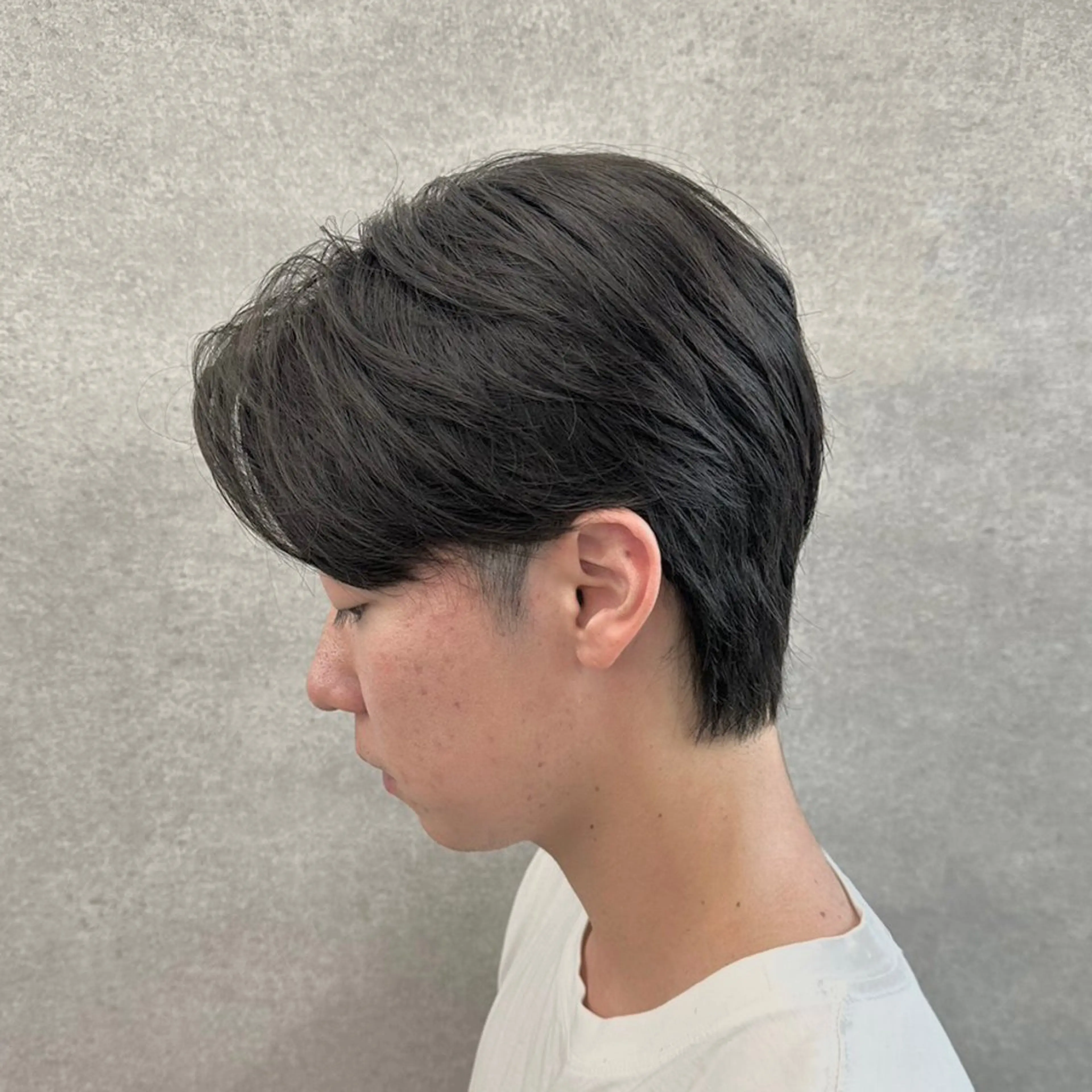 ショート カラー パーマ ヘアアレンジ メンズ メンズブリーチ センターパート メンズインナーカラー メンズ韓国風 メンズパーマ 仕上がり満足度No. 1🔥BLUCK🔥のヘアスタイル