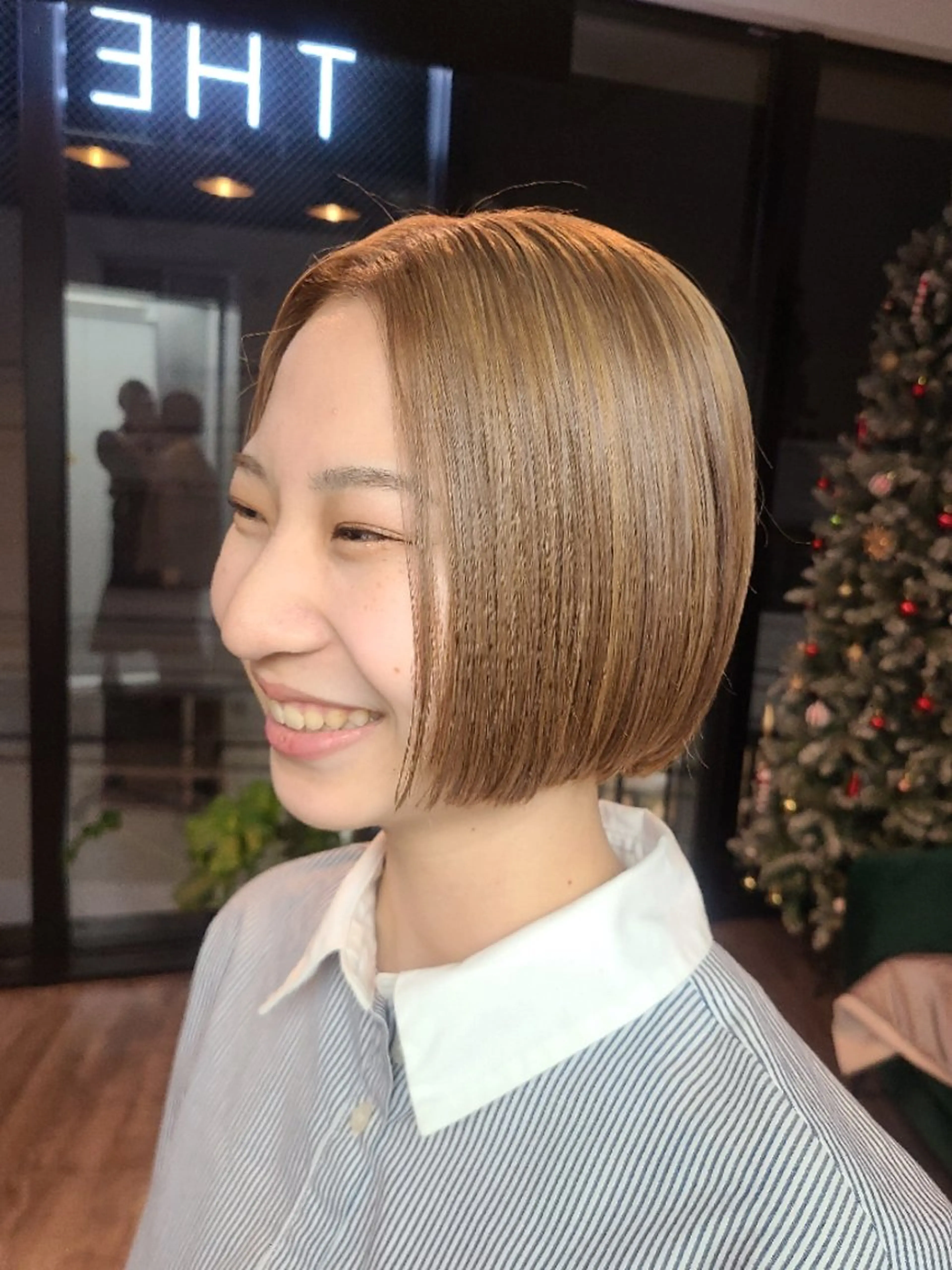 ショート カラー ショートボブ ハイトーンカラー ボブ ショートヘア yolo.所属・夜特化型ヘアサロン 𓃱yolo.タナベのヘアスタイル