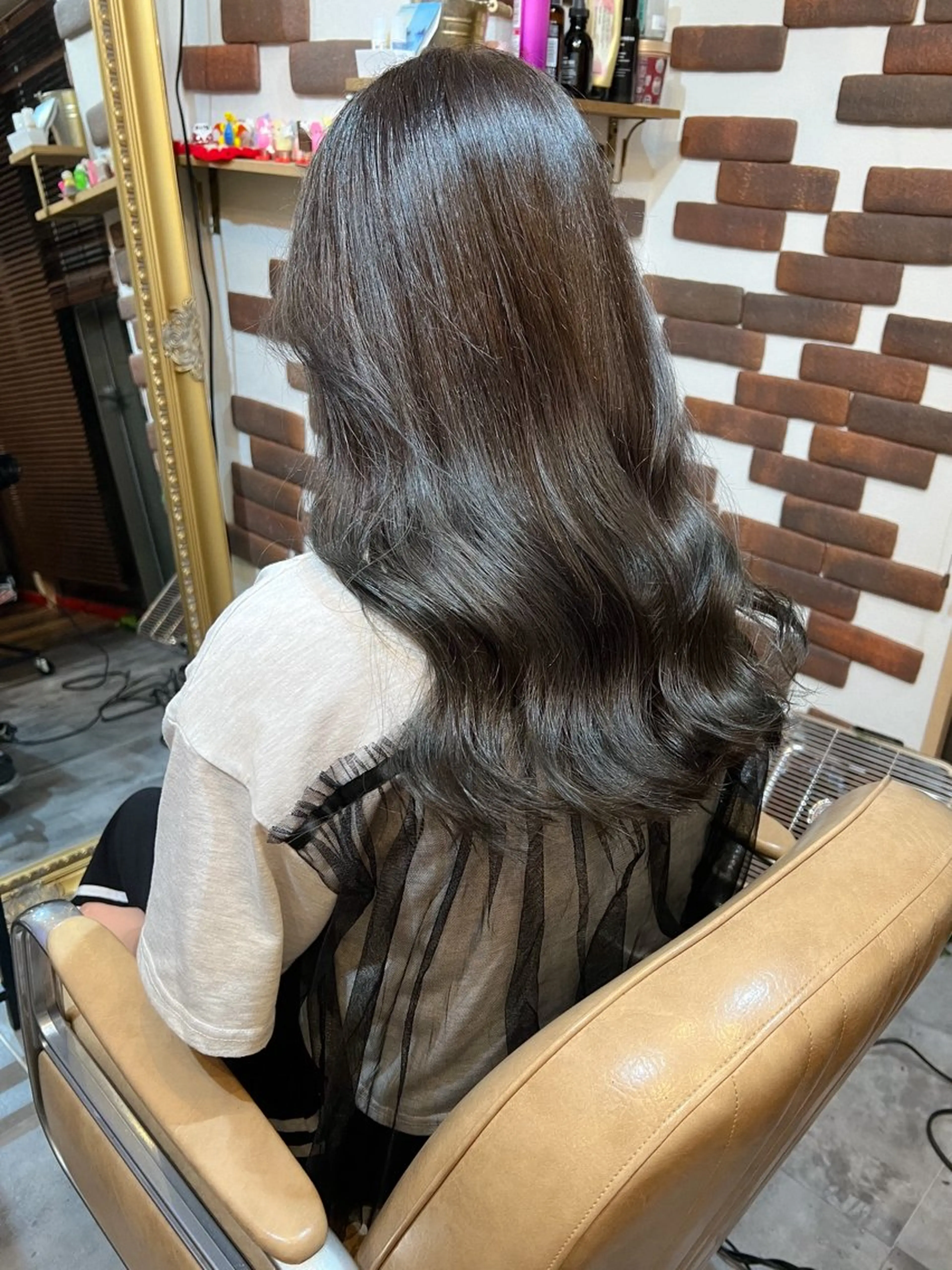 ロング カラー ブリーチ グレージュ ブリーチなしカラー オリーブグレージュ オリーブグレー カット ヘアカラー トリートメント カラーパティシエ facce🌼ikoのヘアスタイル