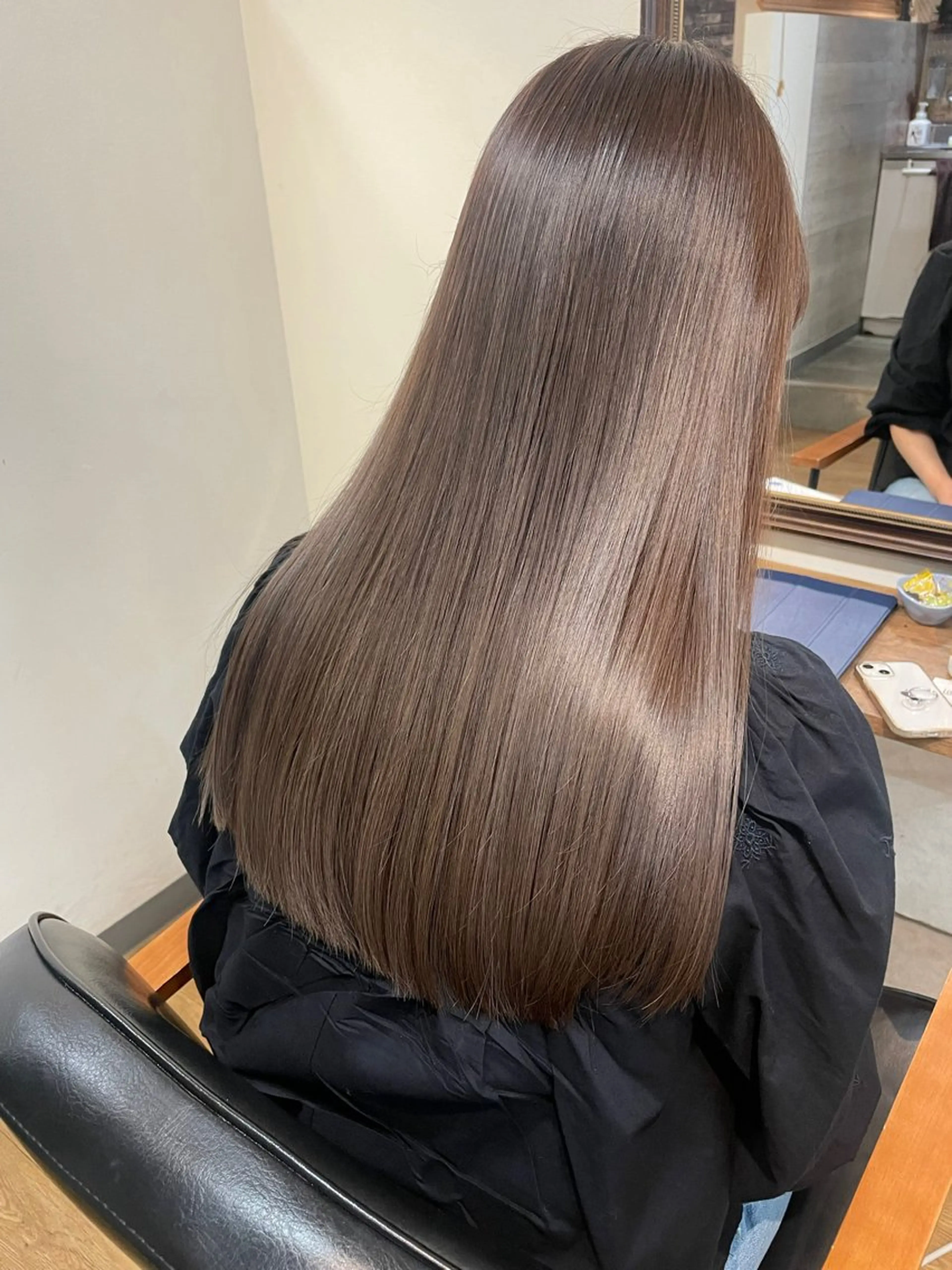 ロング まろやかなベージュ 小池春樹のヘアスタイル