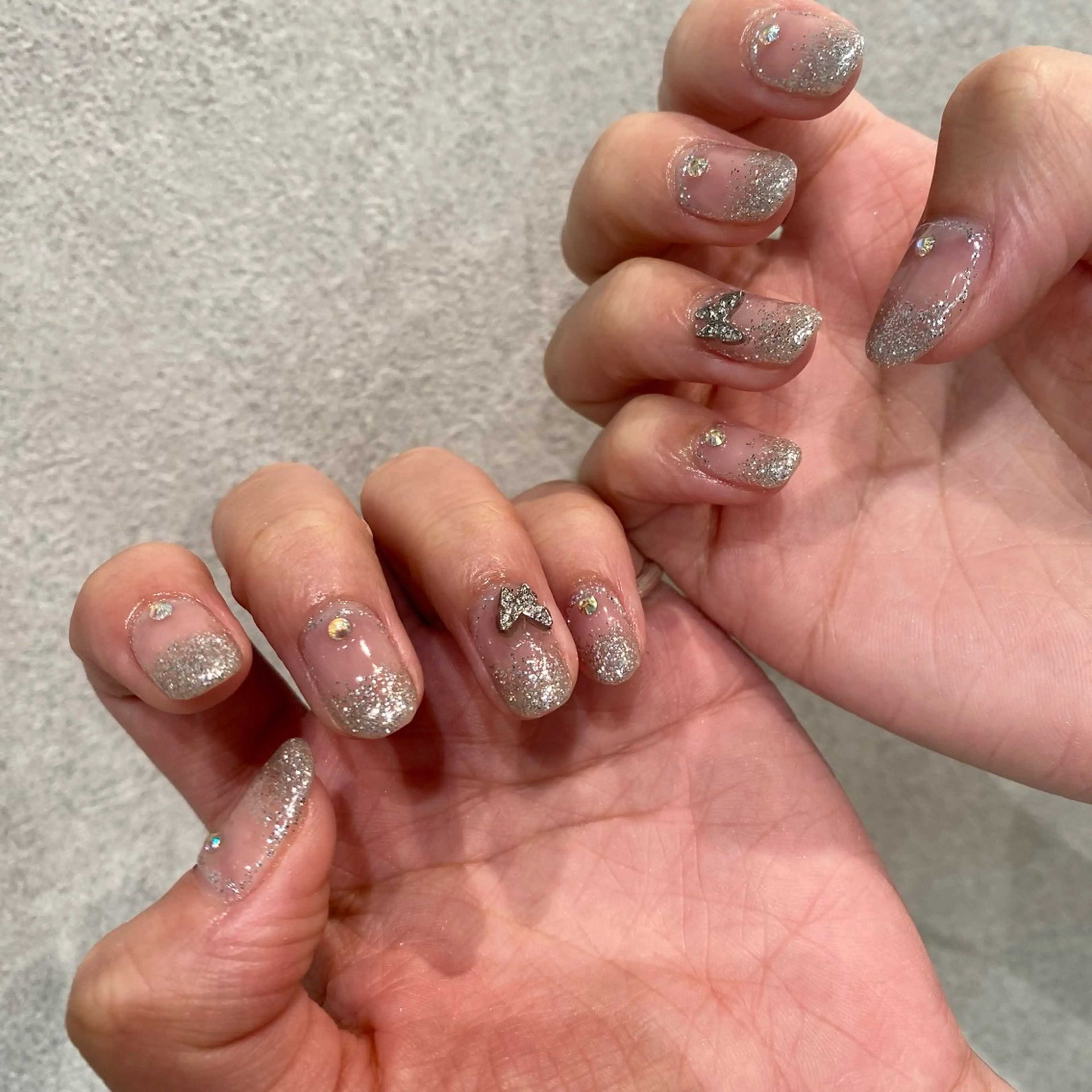 ネイル キラキラネイル うる艶メーカー 💞SHIORI💞のヘアスタイル