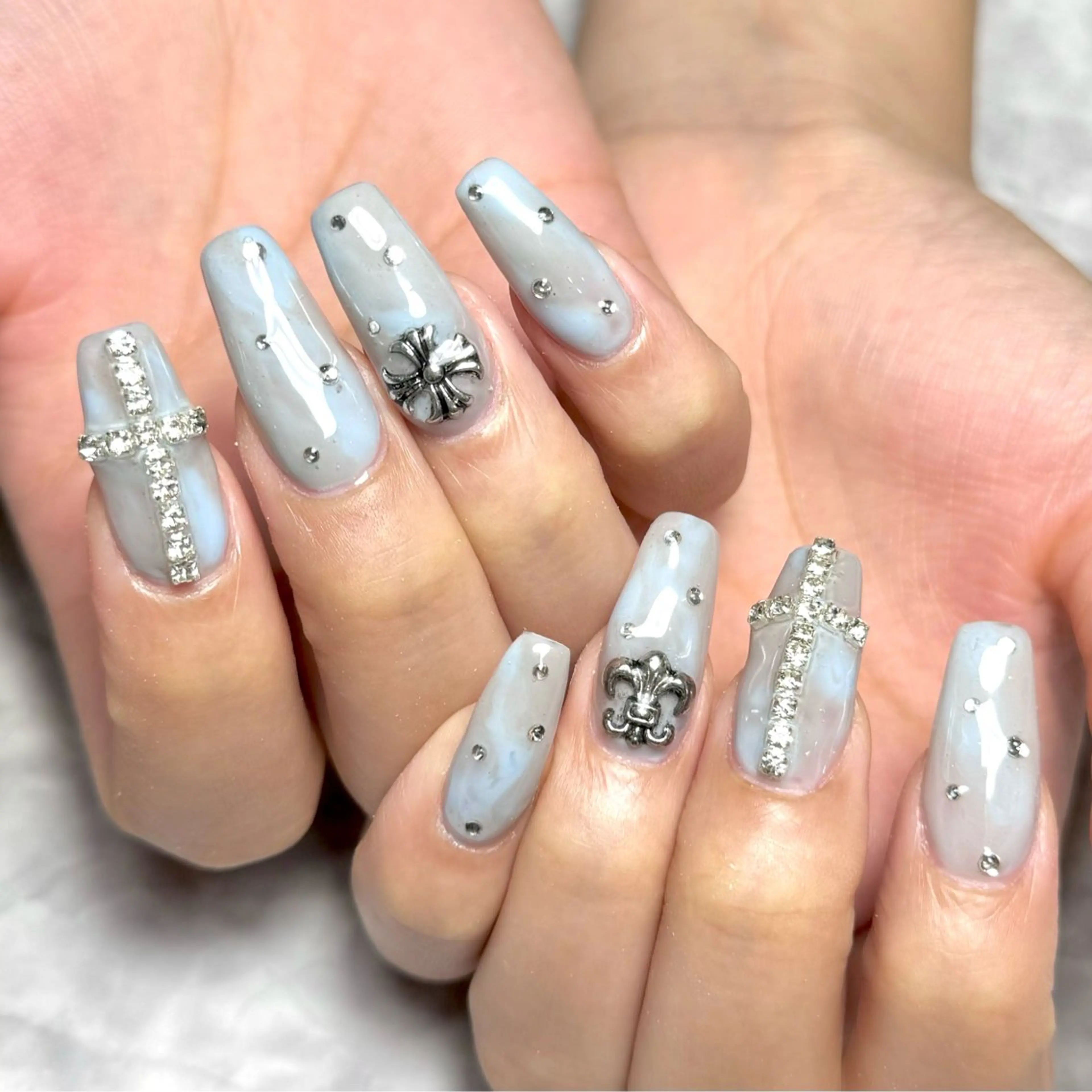 ネイル キラキラネイル 水色 夏ネイル ハンドネイル Nail Salon Lillion【リリオン】所属・lillion karenのネイルデザイン