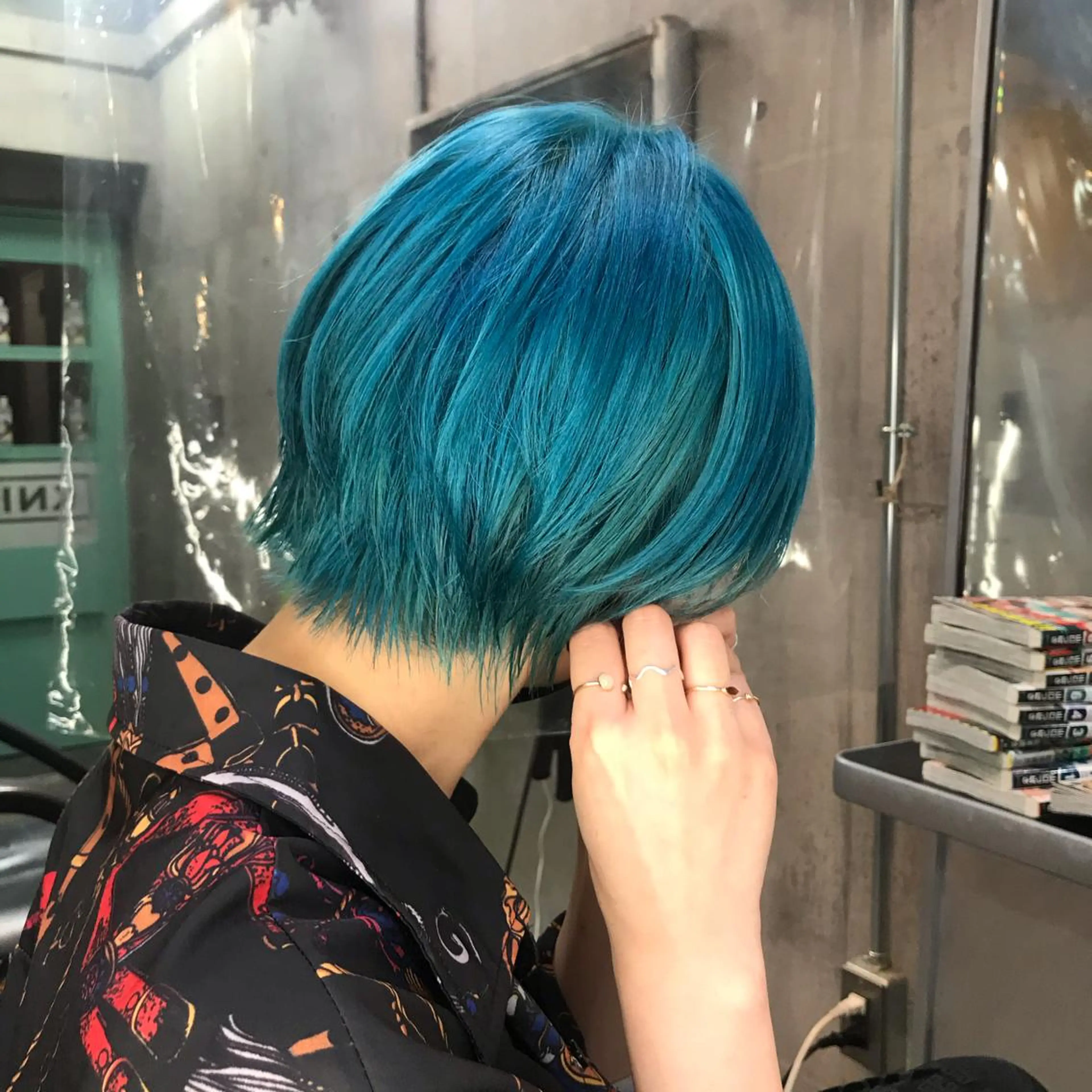 ミディアム カラー ホワイト&レイヤー カット職人長畠俊輔のヘアスタイル