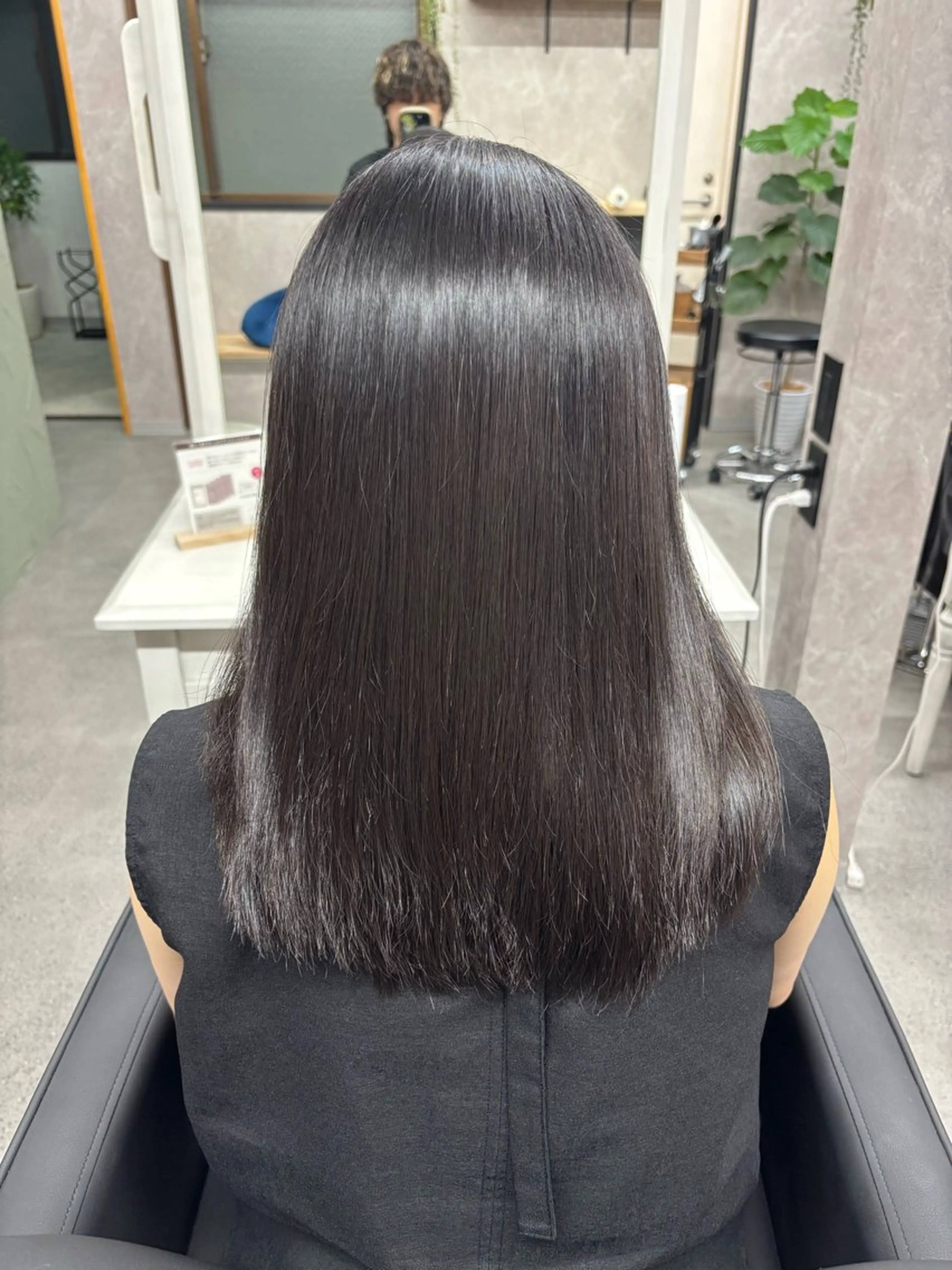 セミロング カット 縮毛矯正 ulu by dot.所属・かがみはやと 髪質改善/縮毛矯正のヘアスタイル