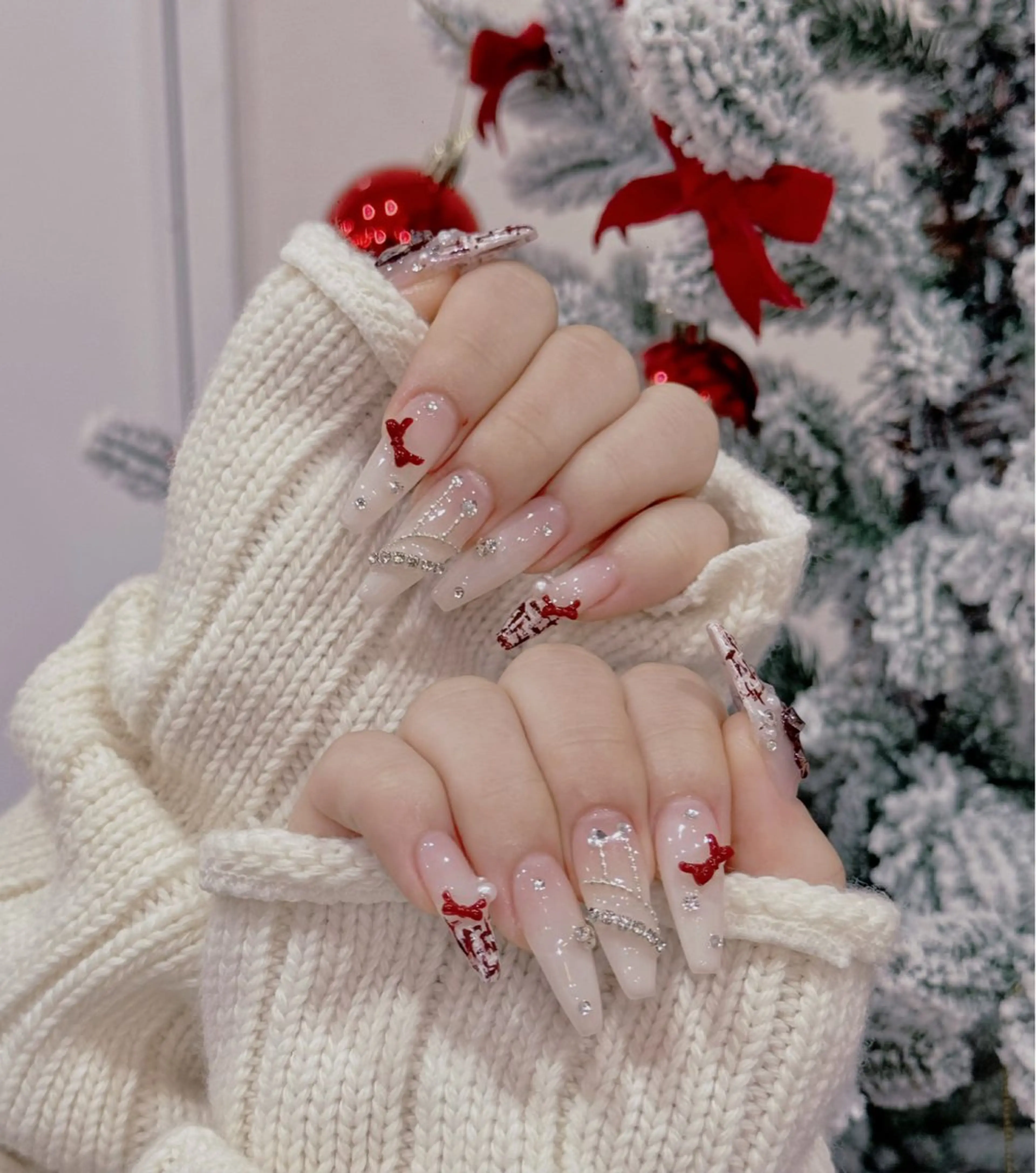 ネイル オーロラネイル ブルー チークネイル 長さ出し フットネイル ハンドネイル NAILS 168 池袋西口駅前店のネイルデザイン