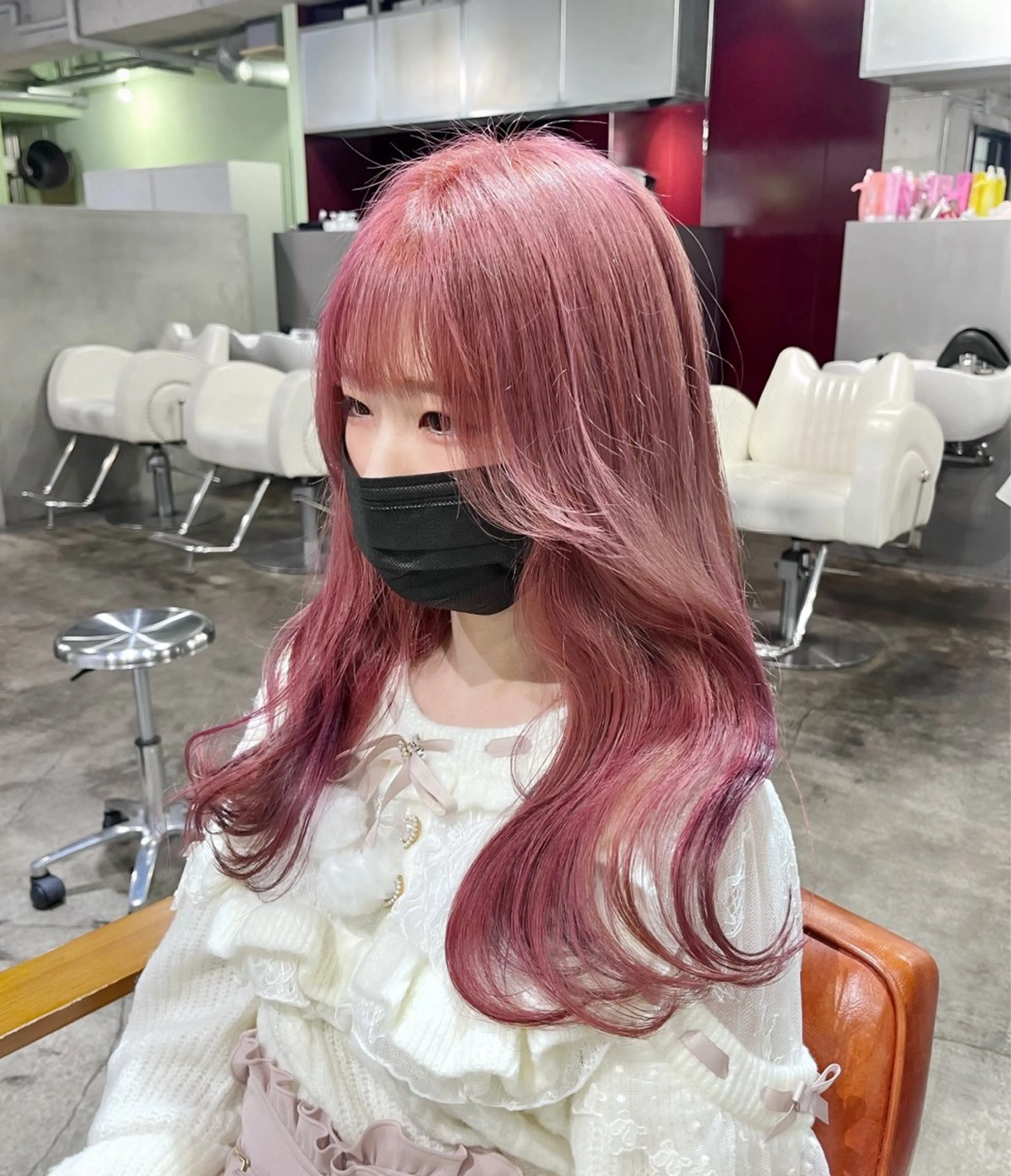 セミロング カラー ヘアアレンジ ブリーチ ヘアカラー ピンクカラー🩷 ヘアセットＮＯ.1のヘアスタイル