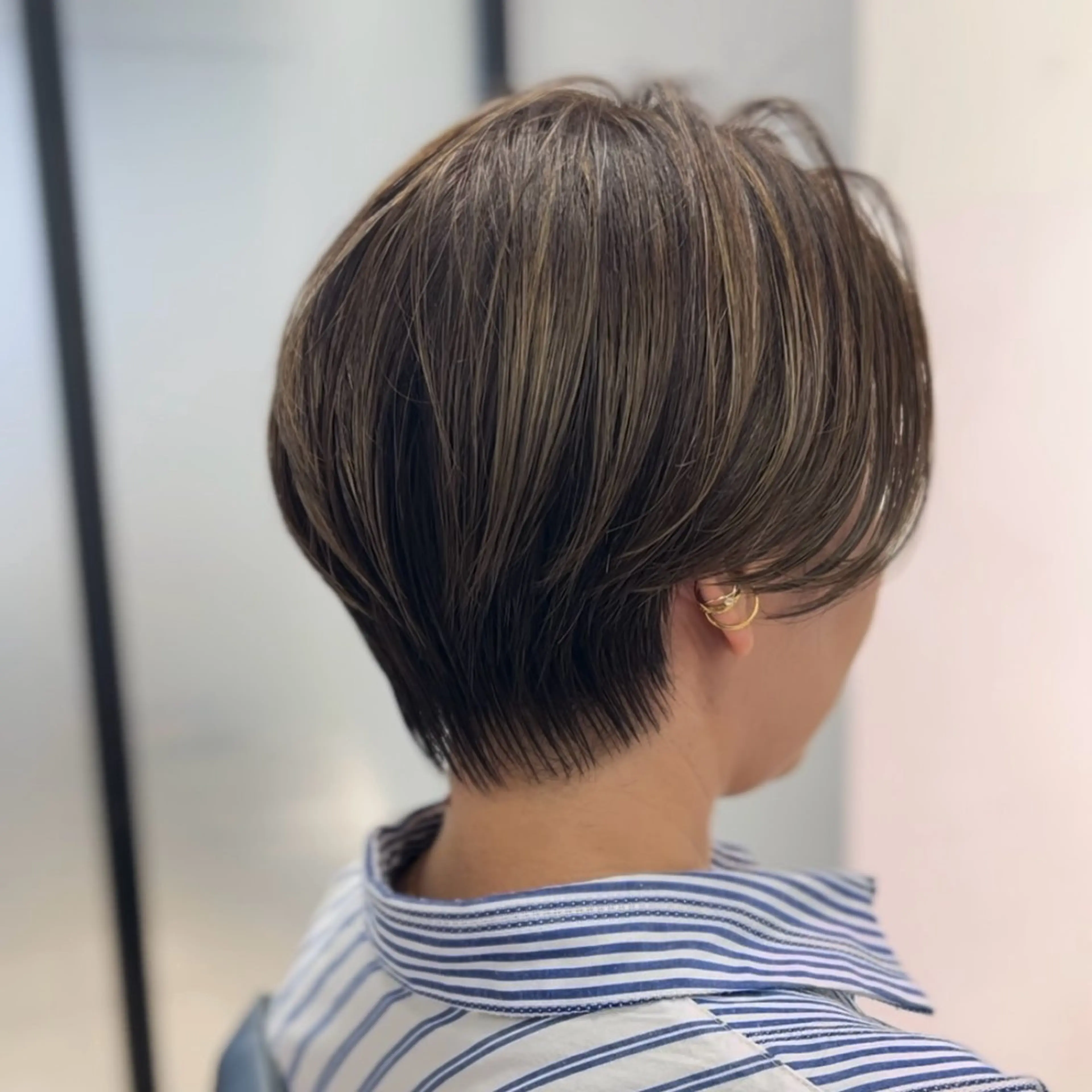 ショート カラー ハンサムショート ハイライトカラー ハイライト ショートヘア カット ヘアカラー SALOWIN 横浜 8F所属・ショートヘア、ボブ こやさん　コヤマのヘアスタイル