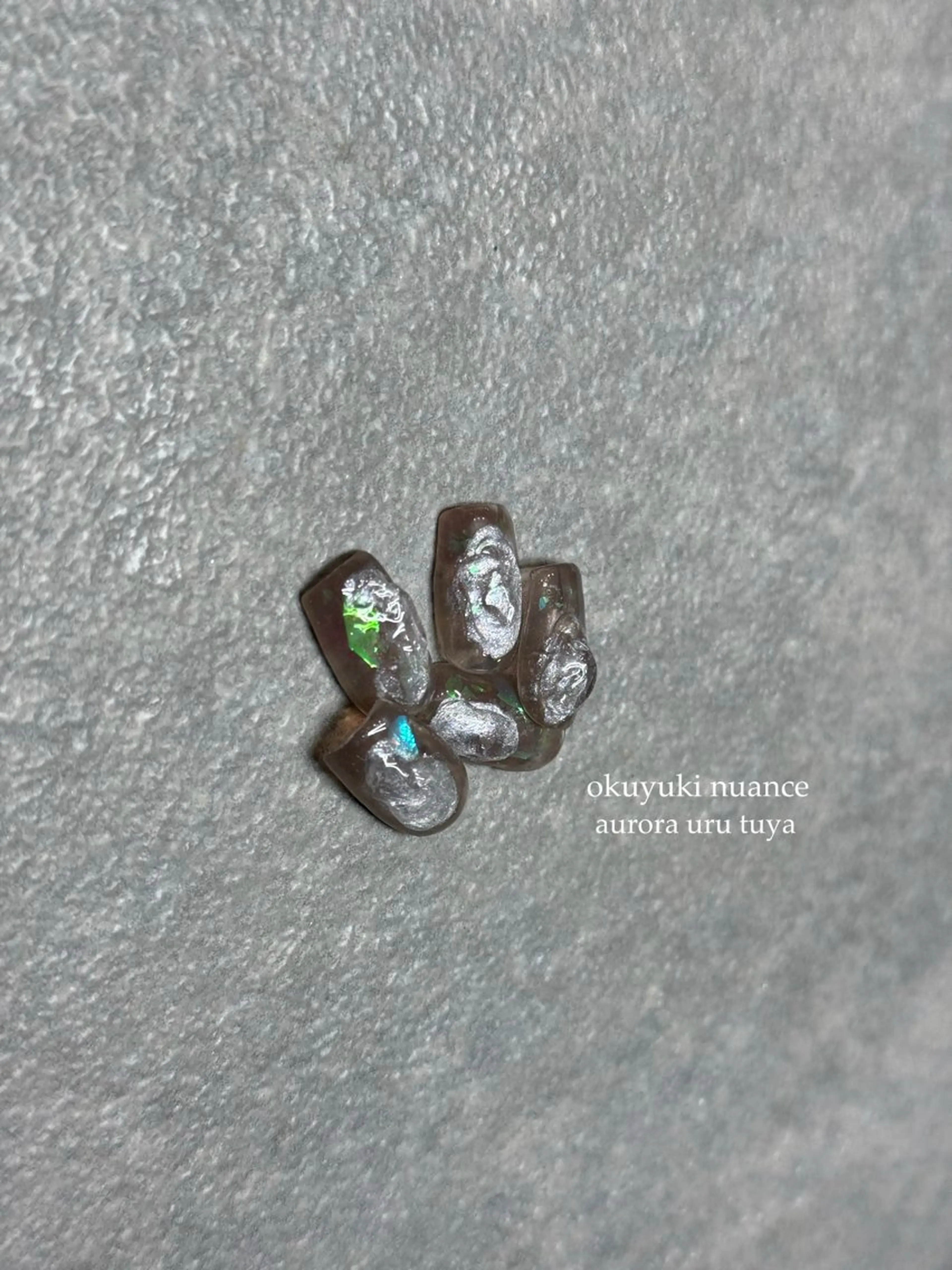 ネイル オーロラネイル 氷ネイル・うるうるネイル ハンドネイル フットネイル kiii.__ ✴︎*のネイルデザイン