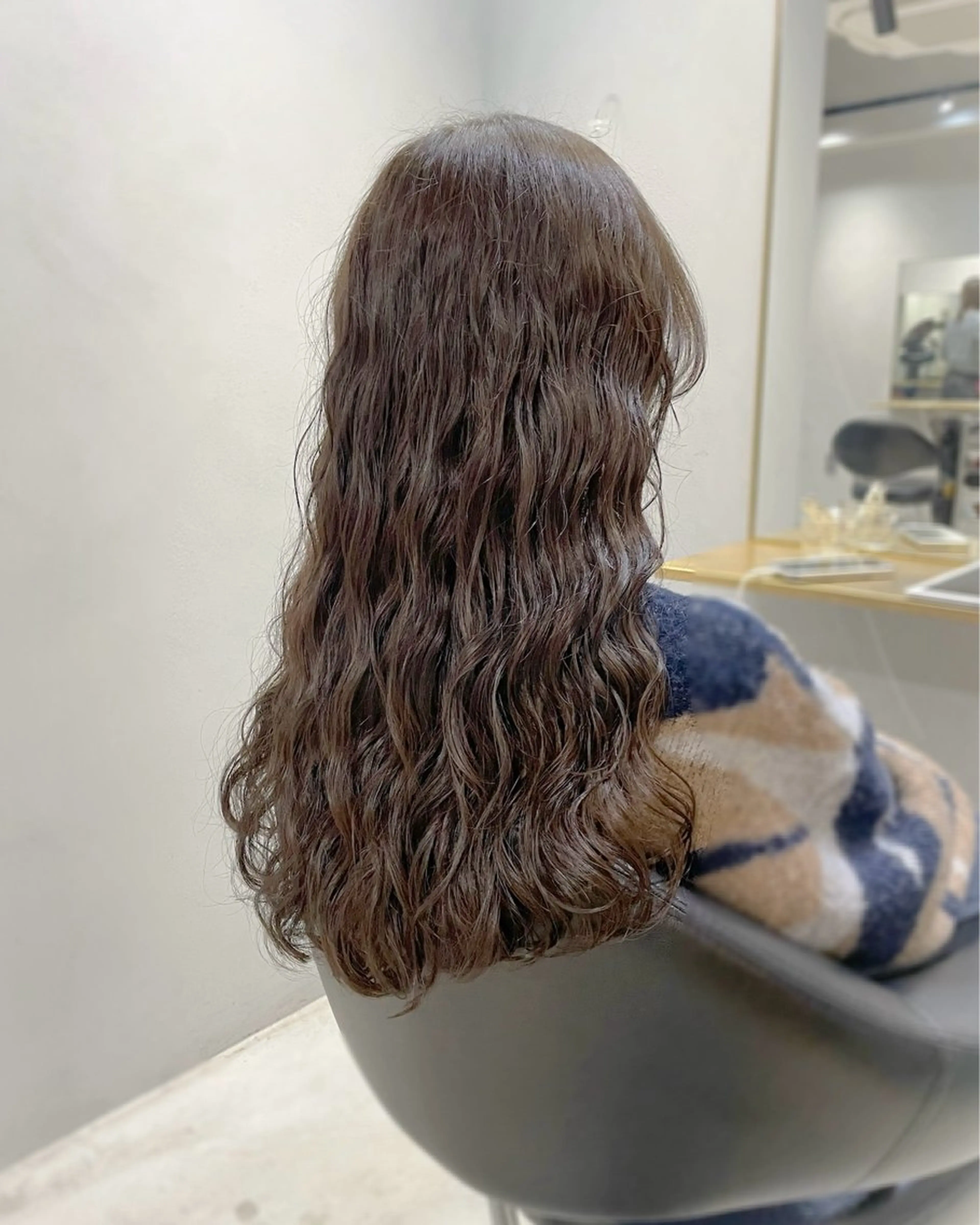 ロング カラー パーマ ブリーチ 髪質改善 ロング 縮毛矯正 カット ヘアカラー パーマ トリートメント 【arc】Ruri コテ巻き風パーマのヘアスタイル