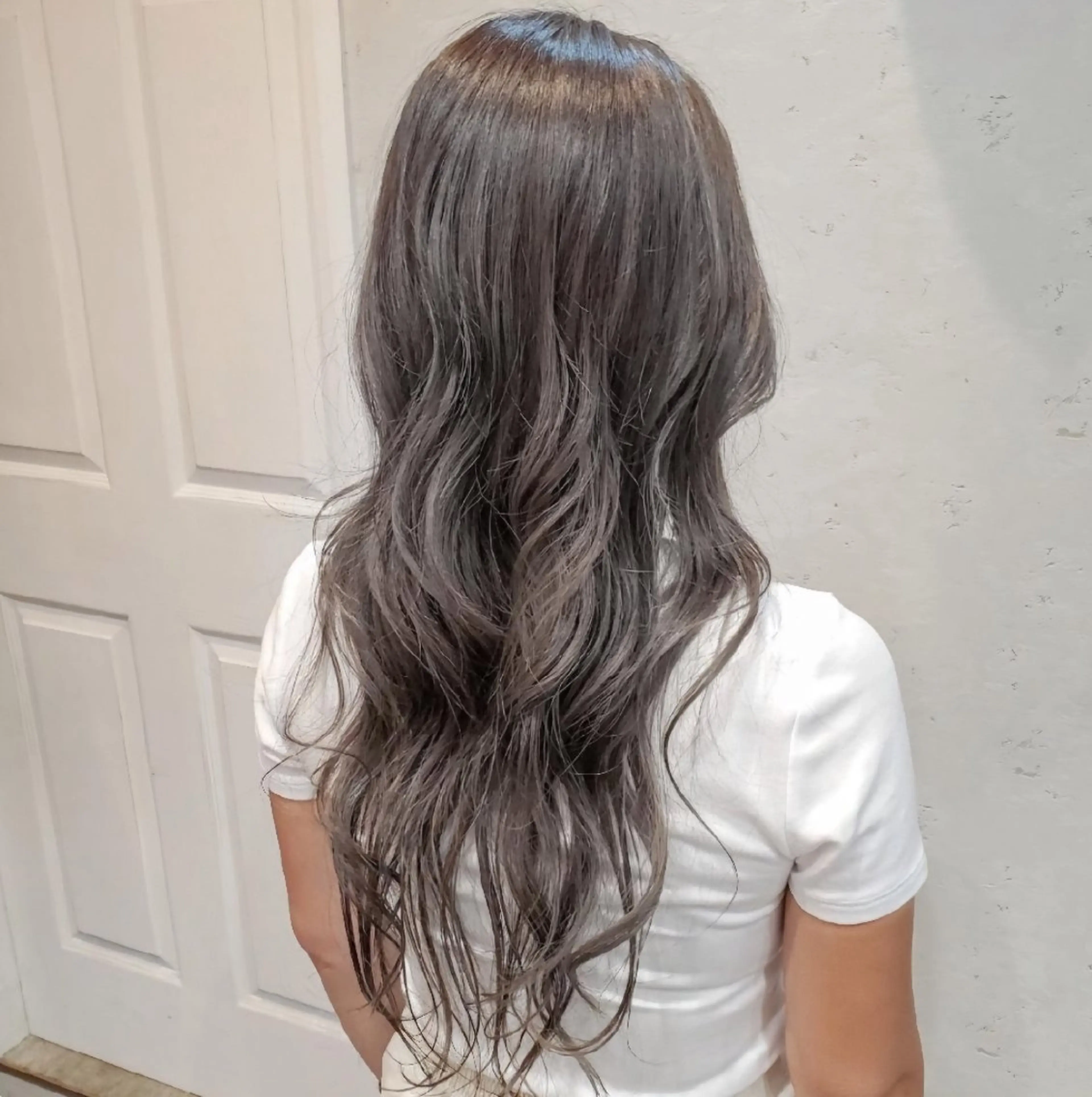 ロング カラー 透明感カラー グレージュ ハイライトカラー 外国人風カラー ハイライト カット ヘアカラー トリートメント 大人女性の救世主🙌 溝の口/岡部彩夏のヘアスタイル