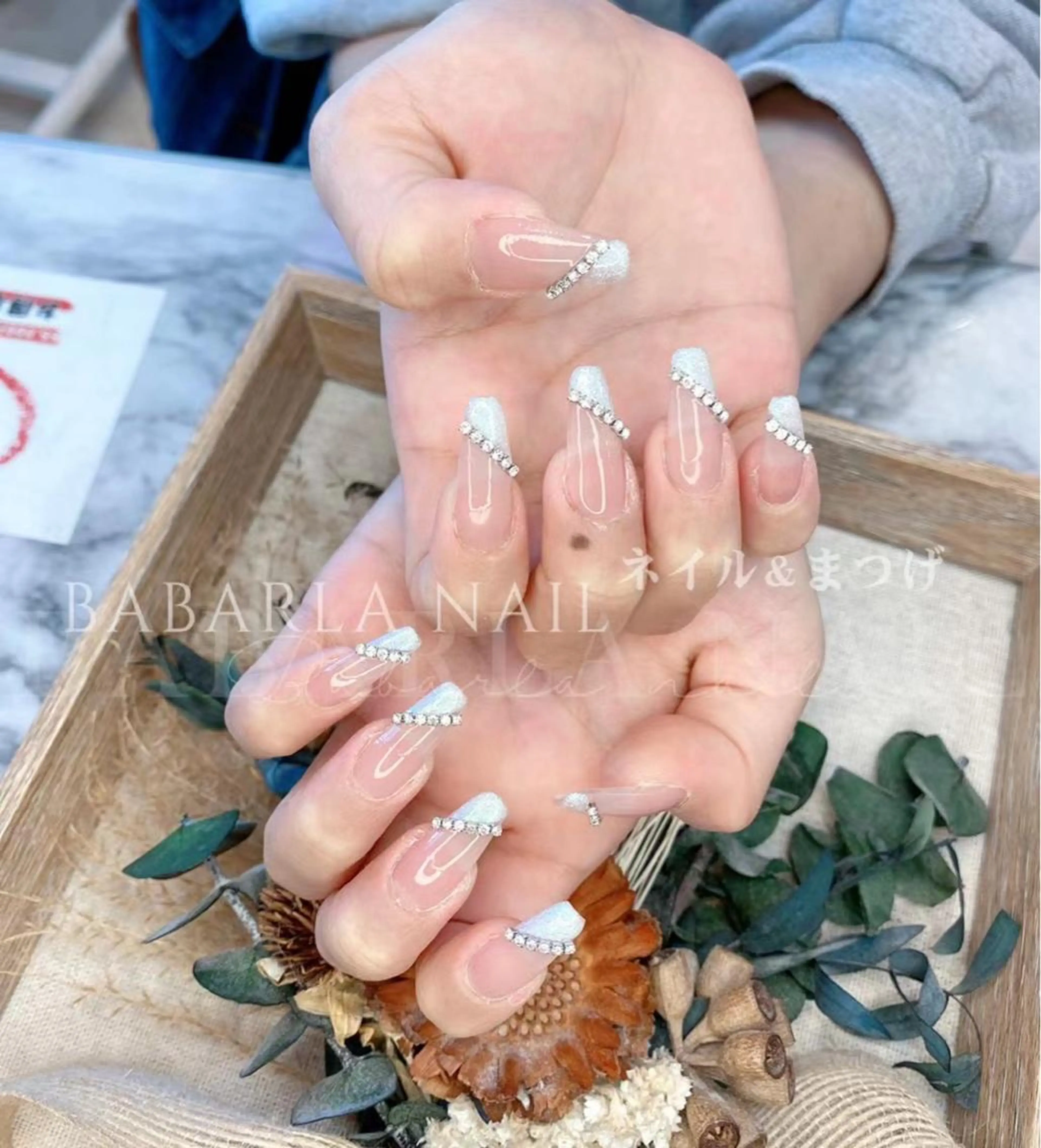 ネイル フレンチネイル ラメ(グリッター) シルバー ストーンネイル Babarla Nailのネイルデザイン