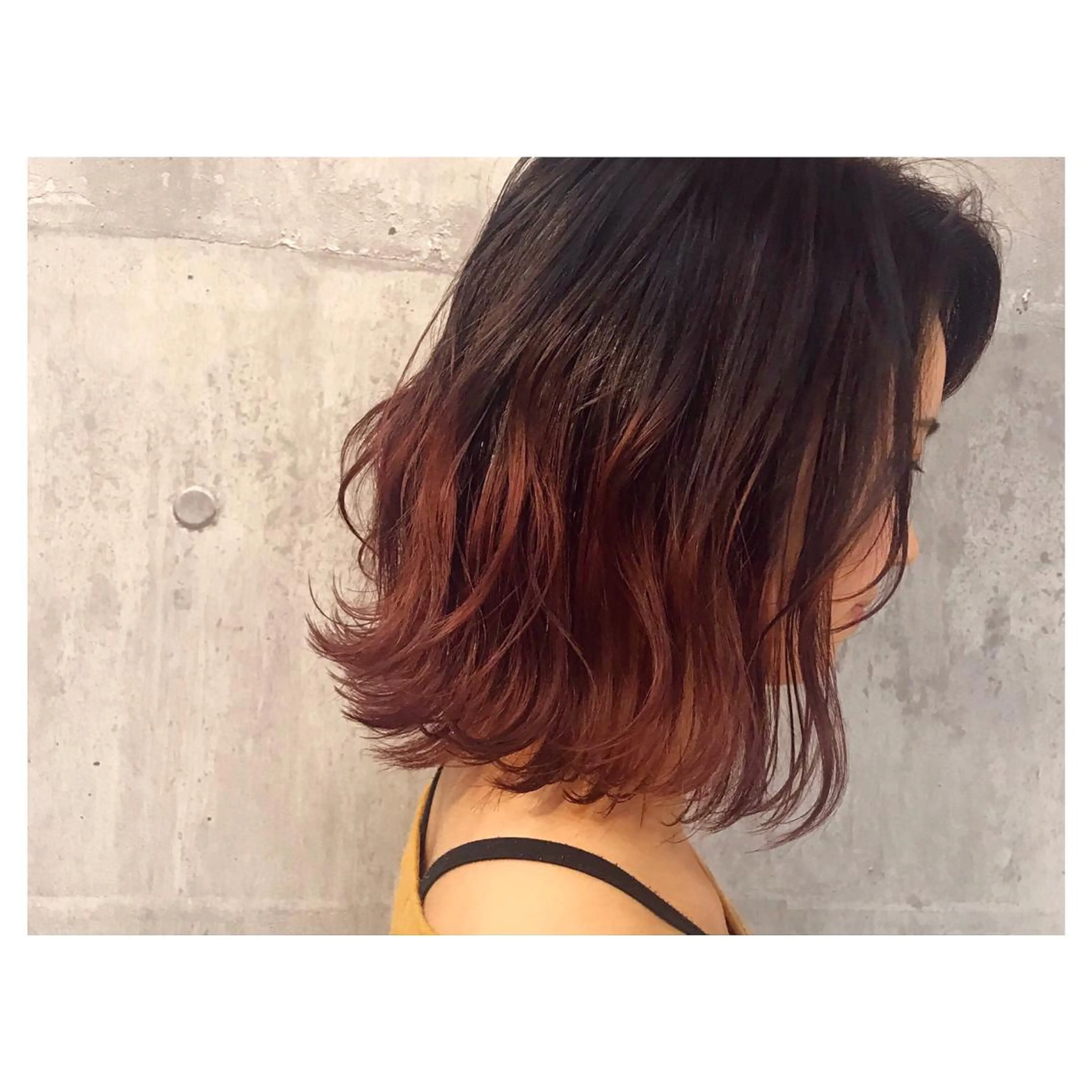 ミディアム カラー ブリーチ グラデーションカラー レッドカラー ﾊｲﾄｰﾝ/ｼｮｰﾄ 村上淳乃🐥のヘアスタイル