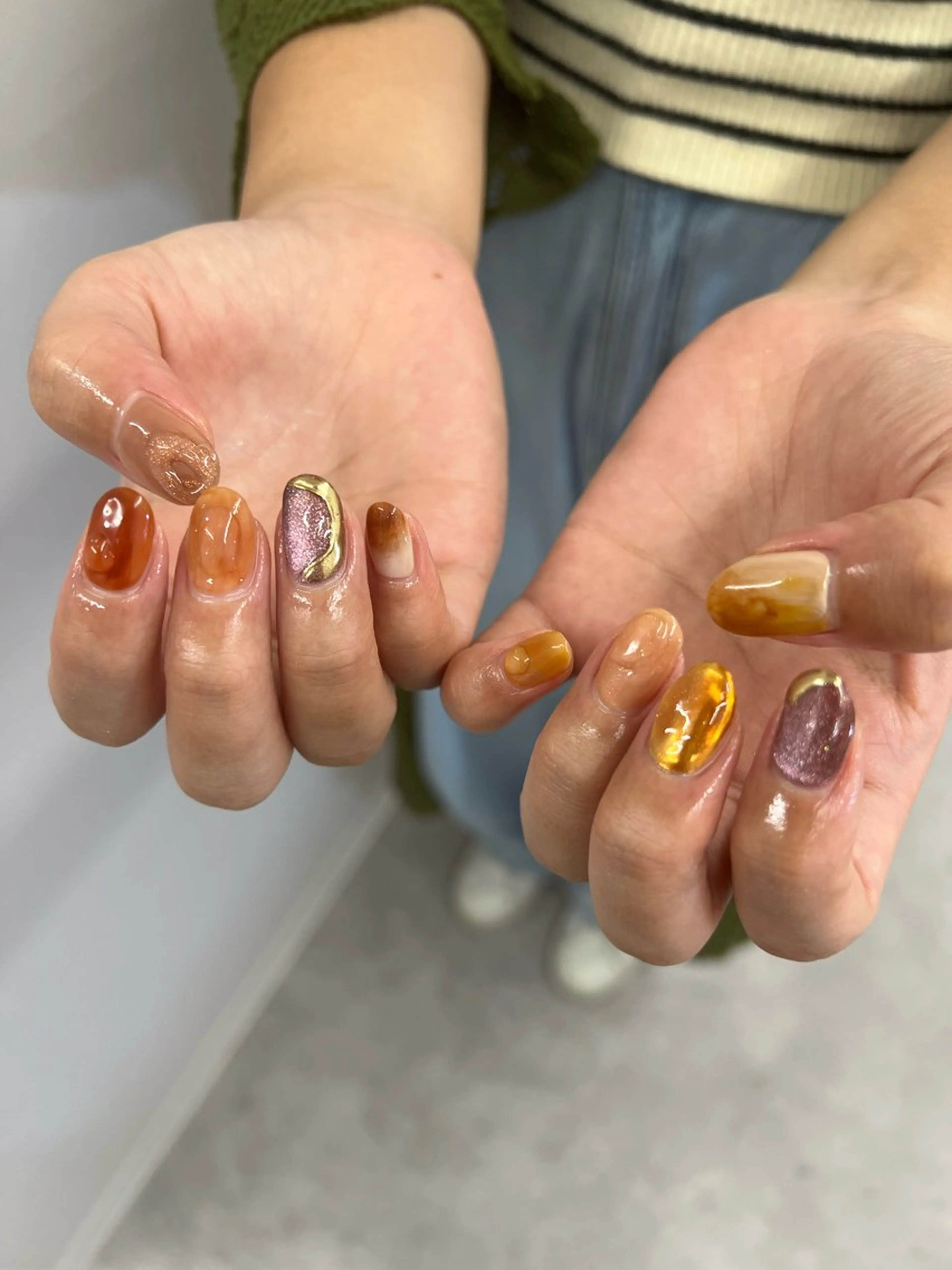 ネイル ブラウン ジェルネイル 韓国ネイル マグネットネイル ニュアンスネイル ハンドネイル ハンドケア Bana_ Nailのネイルデザイン
