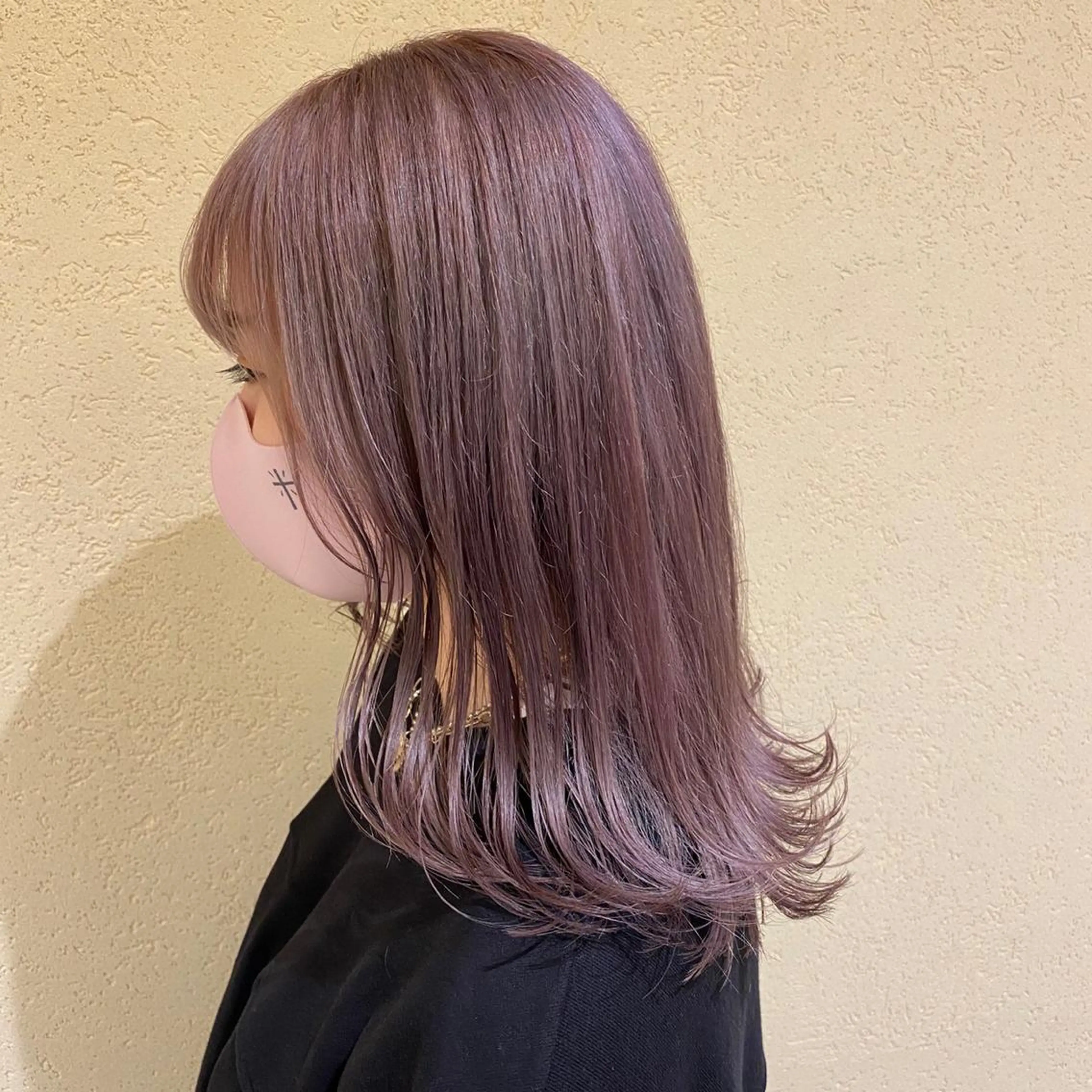 ミディアム ピンクラベンダー 新宿スペインカール ヨモギダのヘアスタイル