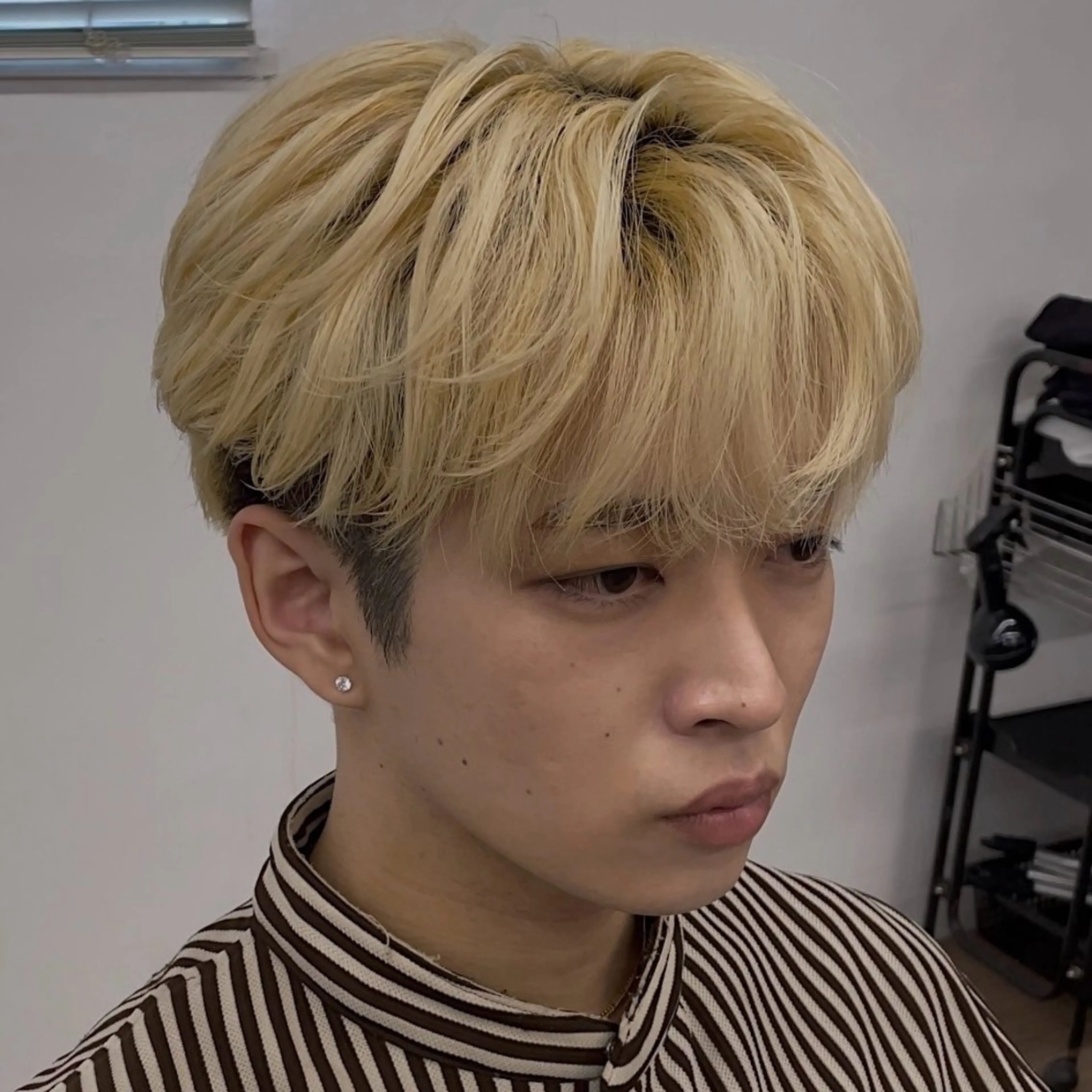 ショート ハイライト 韓国風ヘア レイヤーカット ショートヘア 縮毛矯正 🫧 下島友弥 【メンズ特化美容師】のヘアスタイル
