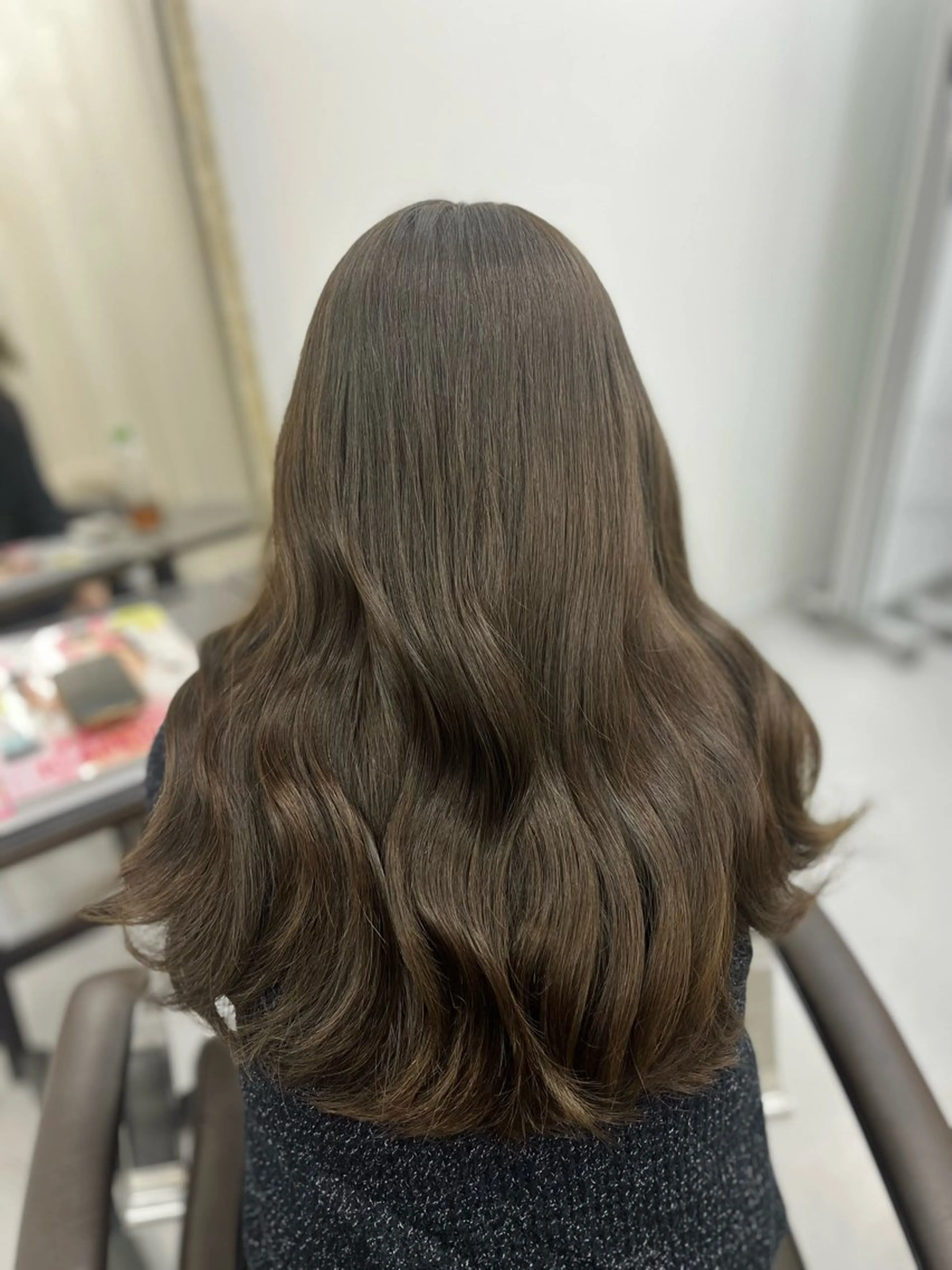 ロング 伊東美優【LEV.】 レイヤーカットのヘアスタイル