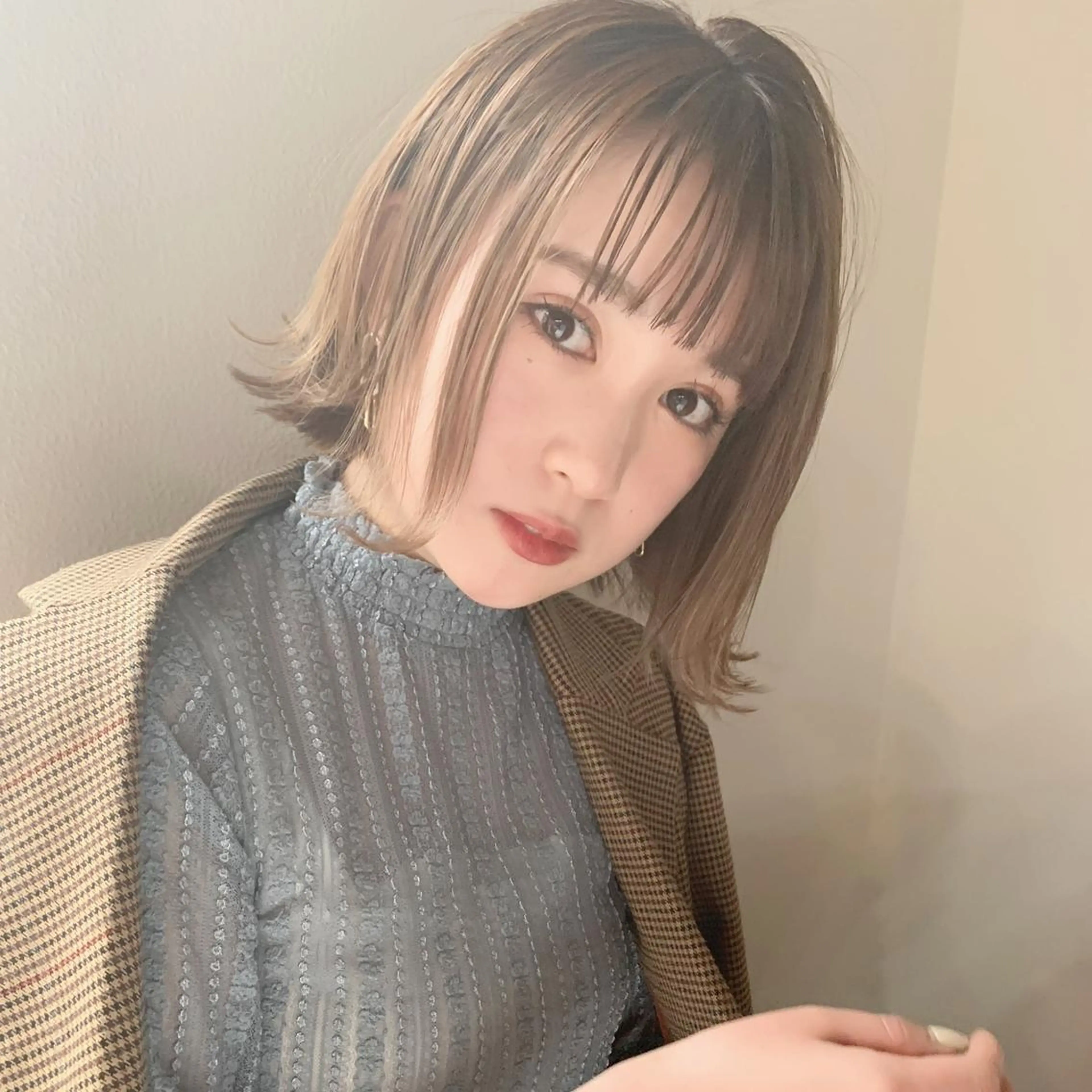 ショート カラー ベージュカラー フォギーベージュ ボブ 外ハネヘア 髪質改善カラー☆ ヘアアレンジmiyuのヘアスタイル