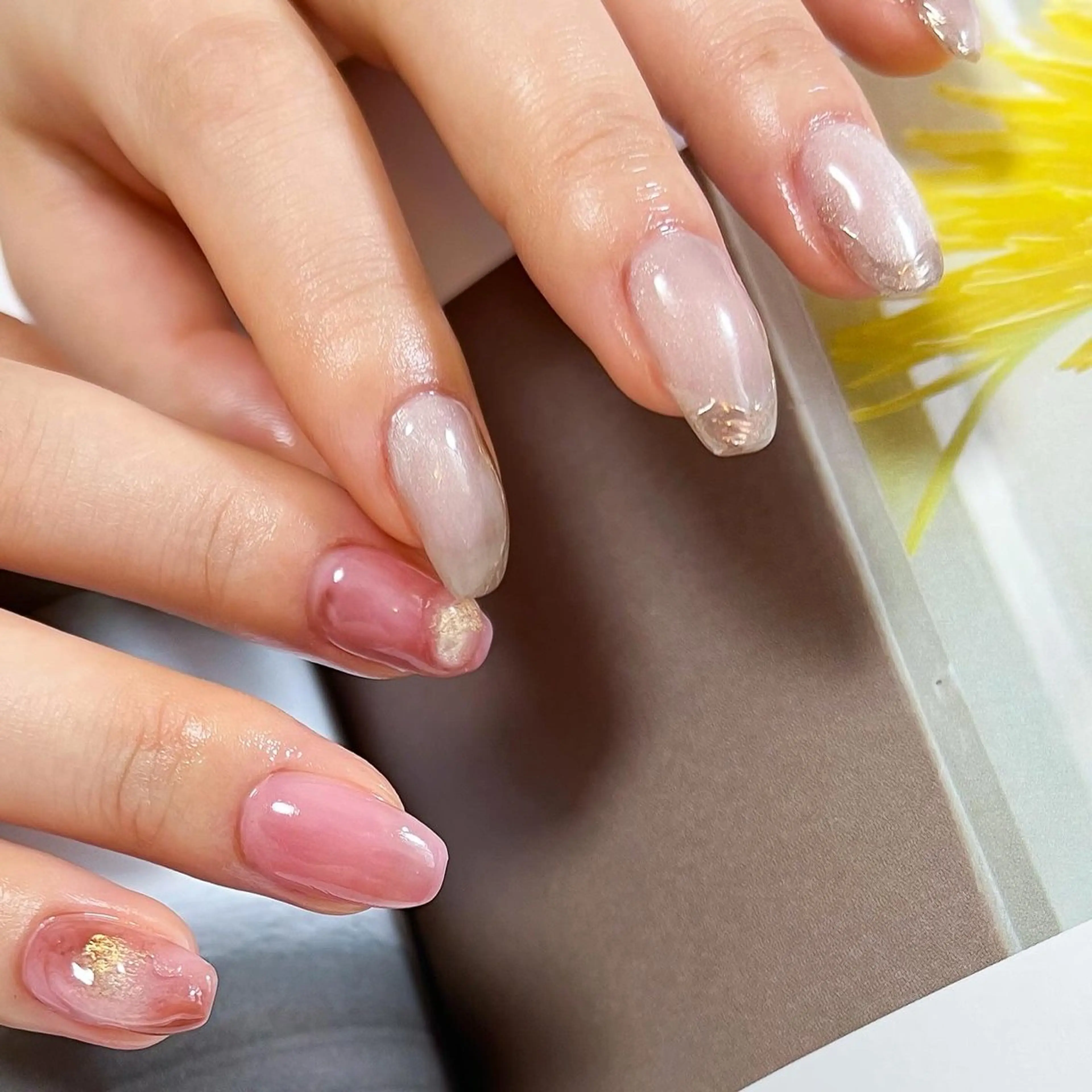 ネイル オーロラネイル ブラウン マグネットネイル ニュアンスネイル ピンク ハンドネイル pointillé .ayaのネイルデザイン