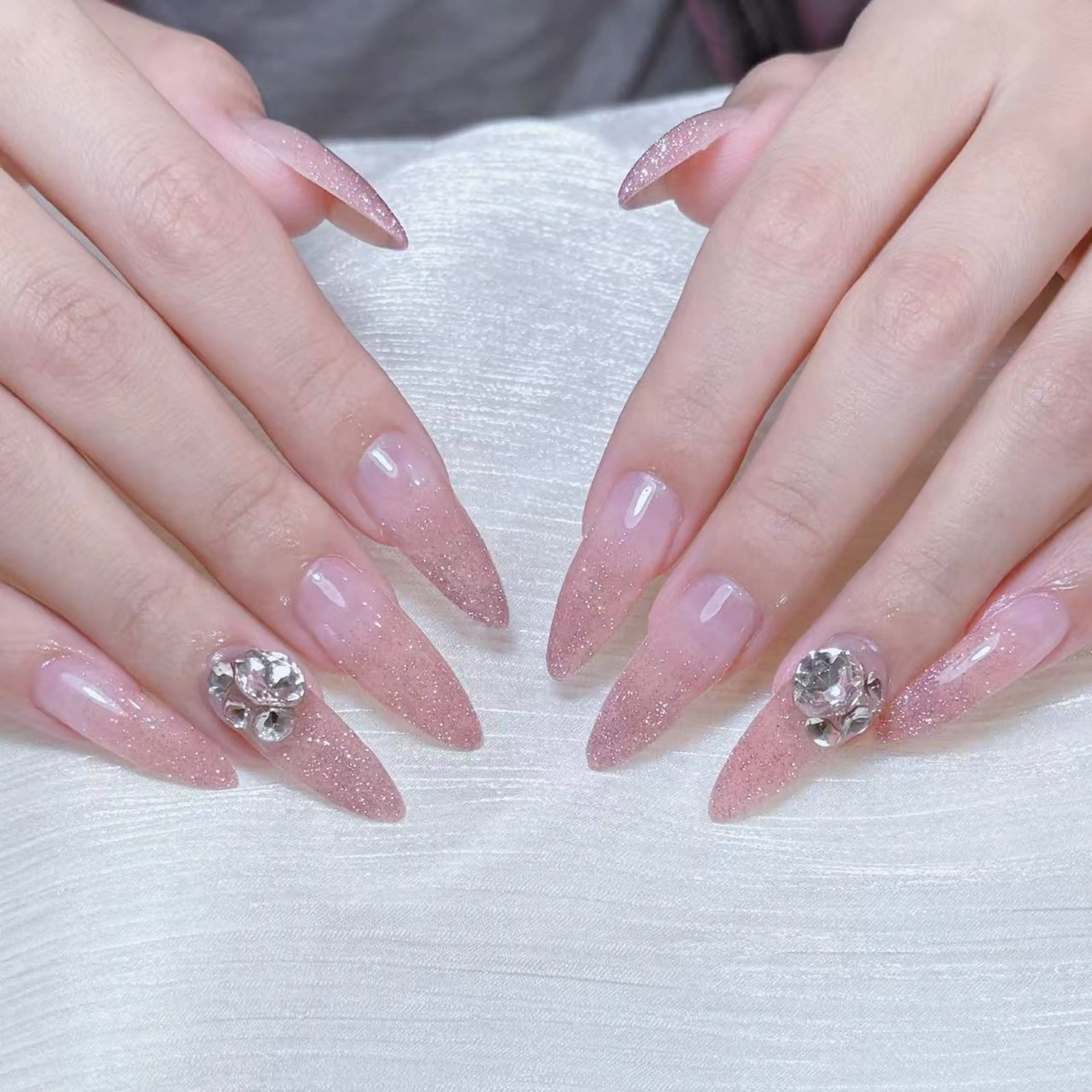 ネイル アートネイル オーロラネイル ガーリー キラキラネイル 韓国ネイル ハンドネイル ハンドケア Nail Monsterのネイルデザイン