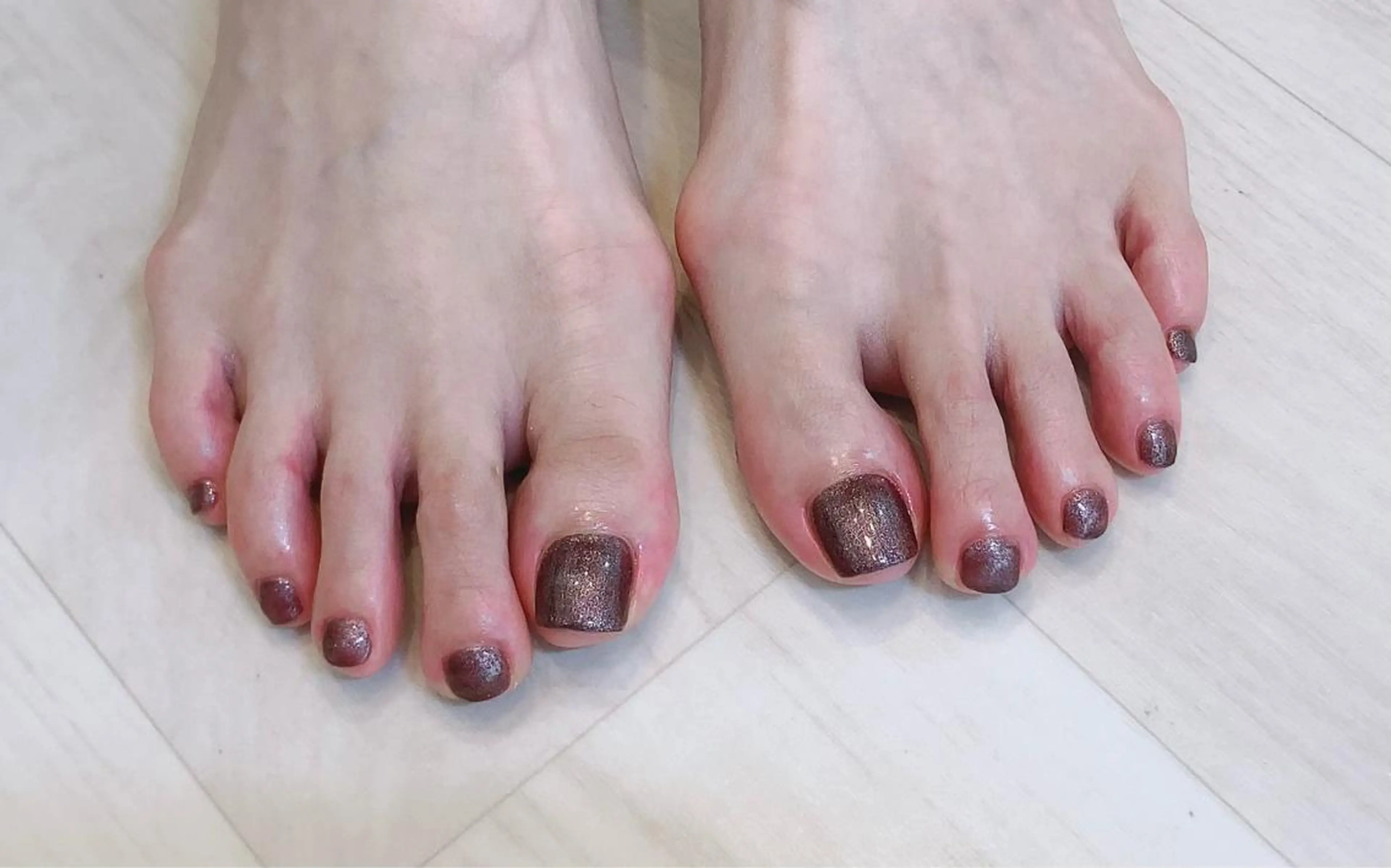ネイル ラメ(グリッター) フットネイル トータルビューティサロン cure所属・mika nailのネイルデザイン