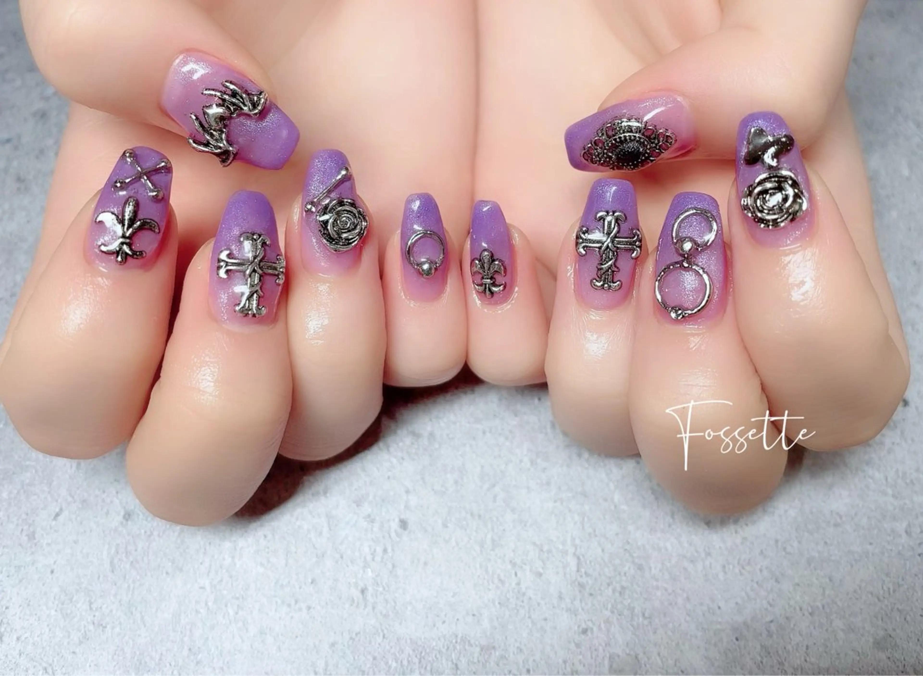 ネイル グラデーション キラキラネイル 持ち込み パープル nailsalon Fossetteのネイルデザイン