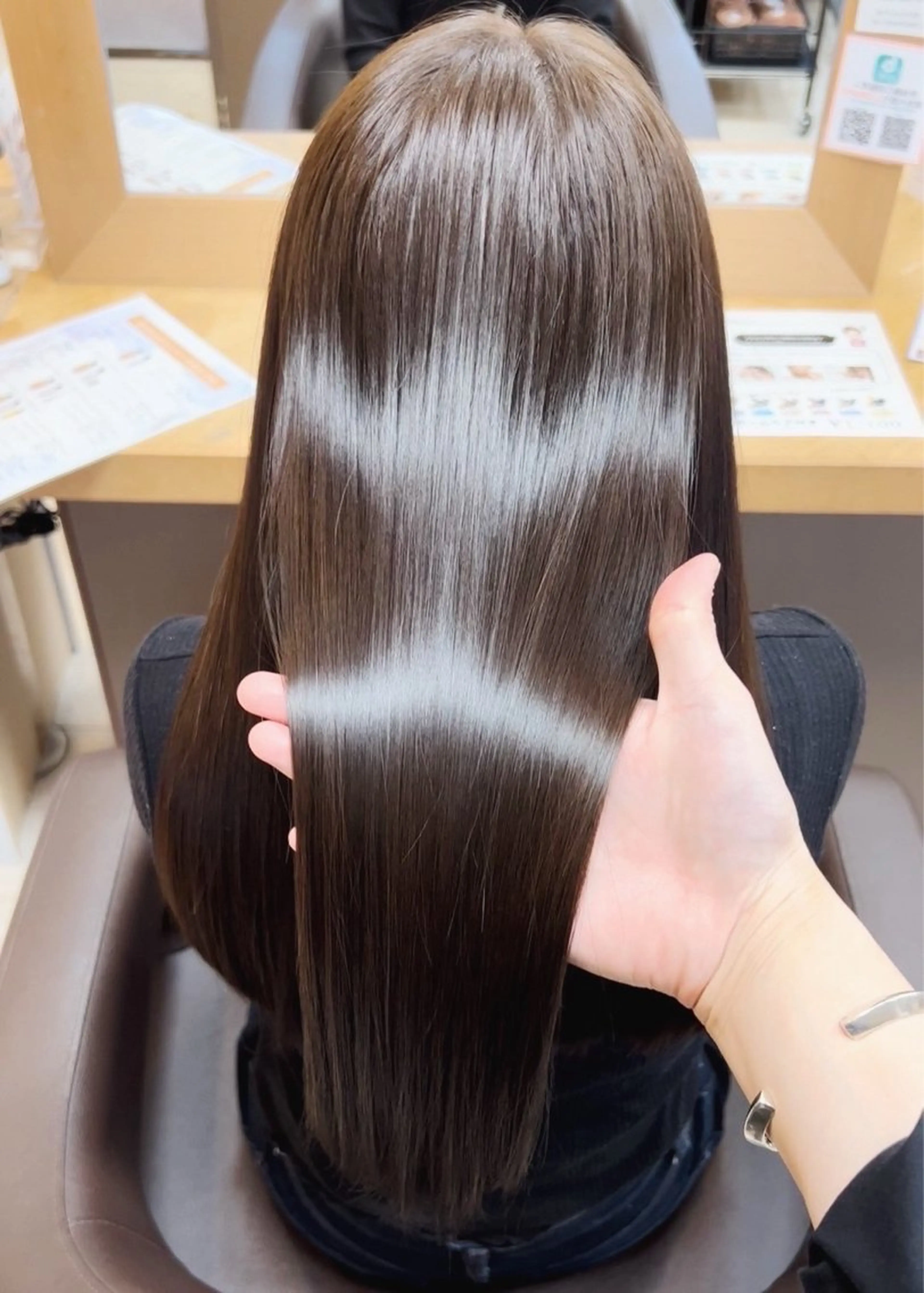 ロング 髪質改善 服部 真希のヘアスタイル