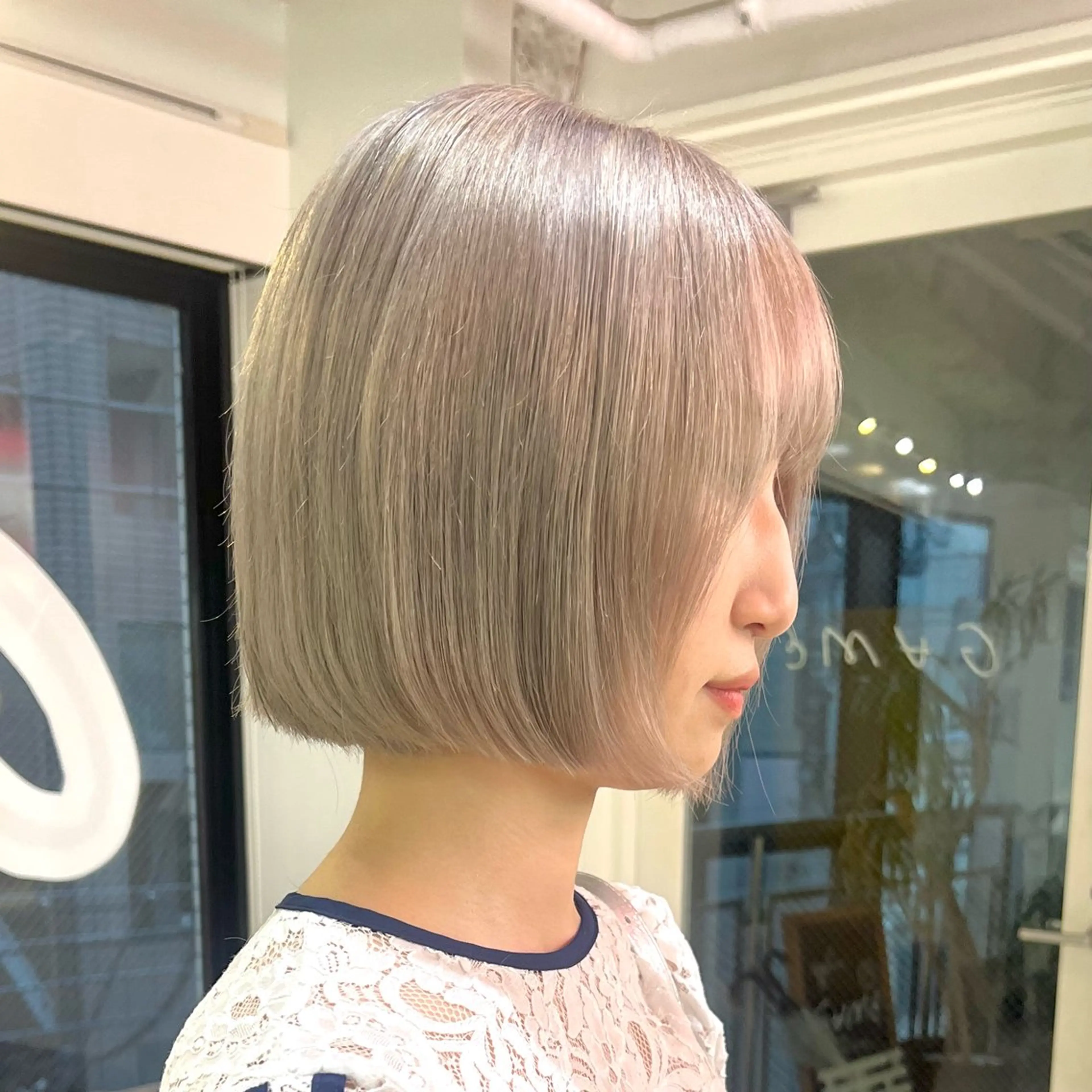 ショート カラー パーマ ヘアアレンジ カット ヘアカラー 🧨ブリーチー×ボブ レイヤー💎じゅえるのヘアスタイル