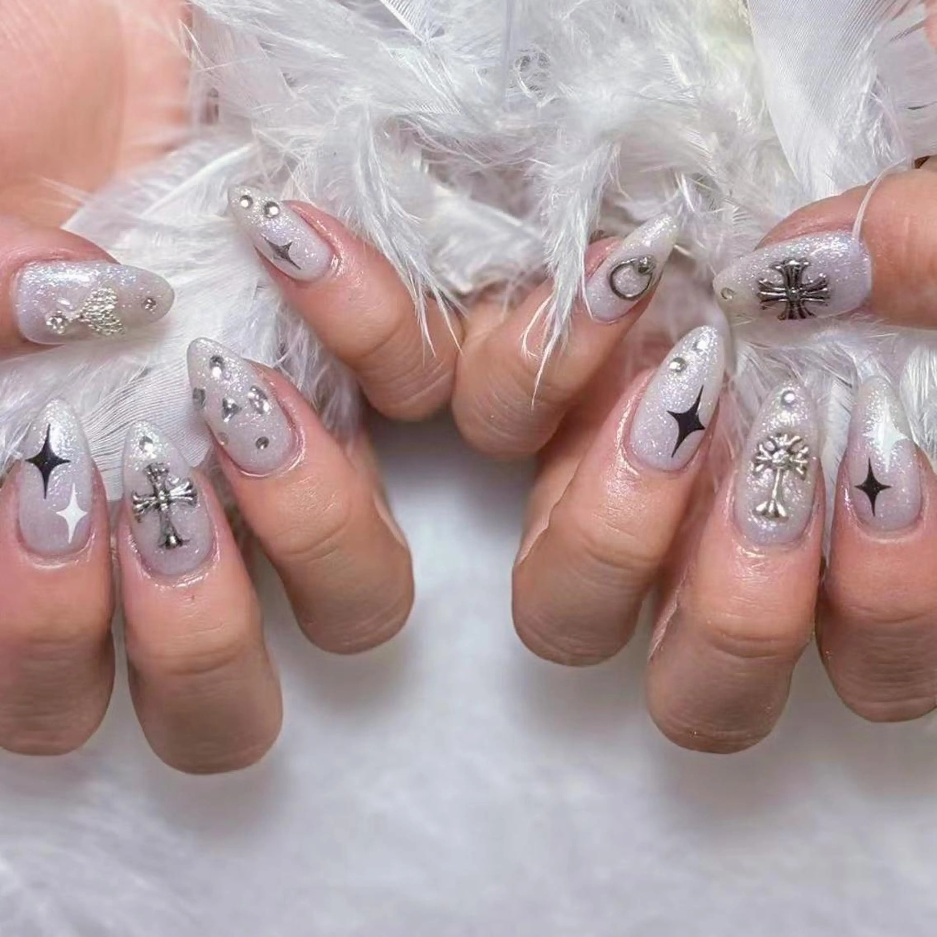 ネイル アートネイル オーロラネイル ガーリー キラキラネイル 韓国ネイル ハンドネイル Diamond NAIL💝のネイルデザイン