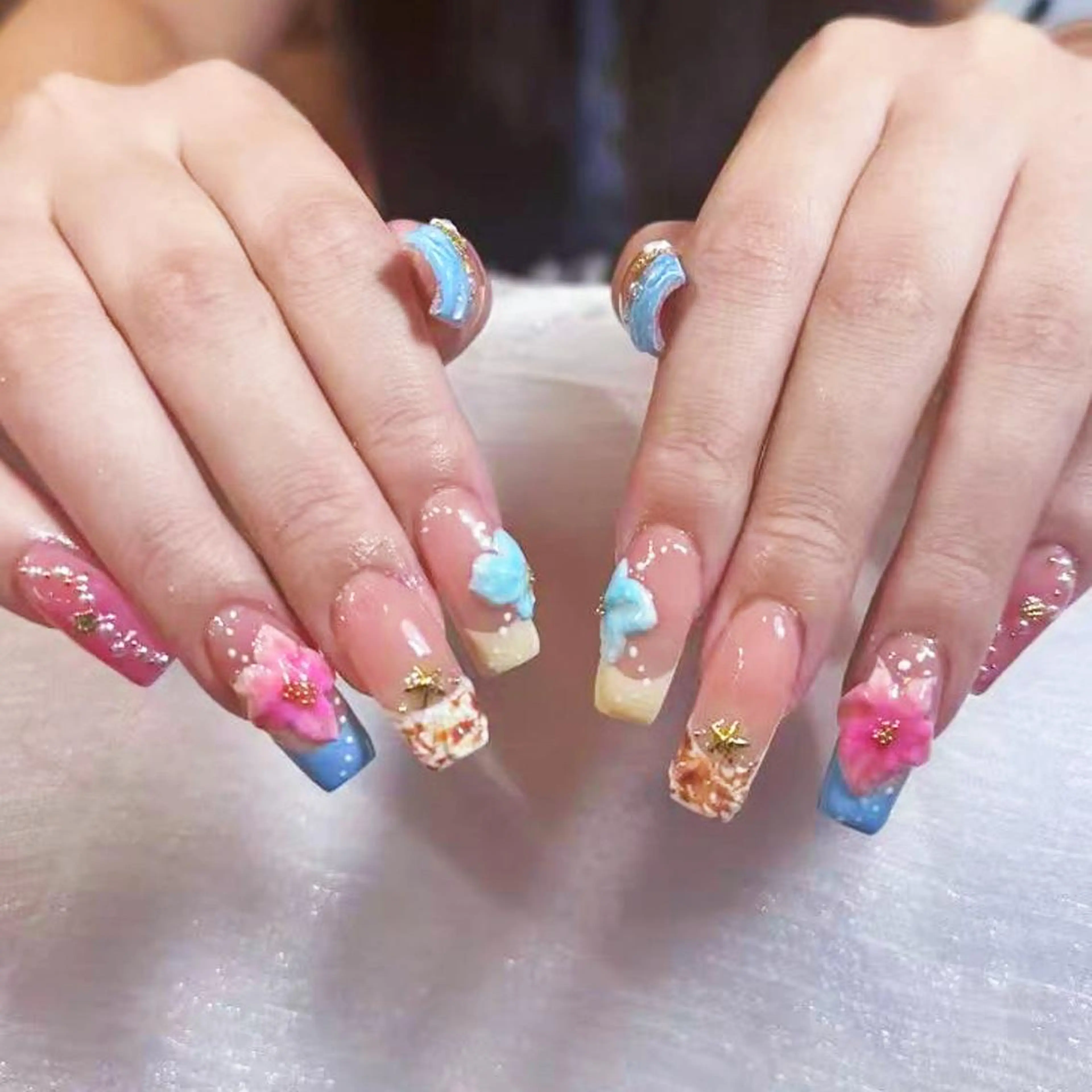 ネイル アートネイル オーロラネイル ガーリー キラキラネイル マグネットネイル ハンドネイル YOYO 💅のネイルデザイン