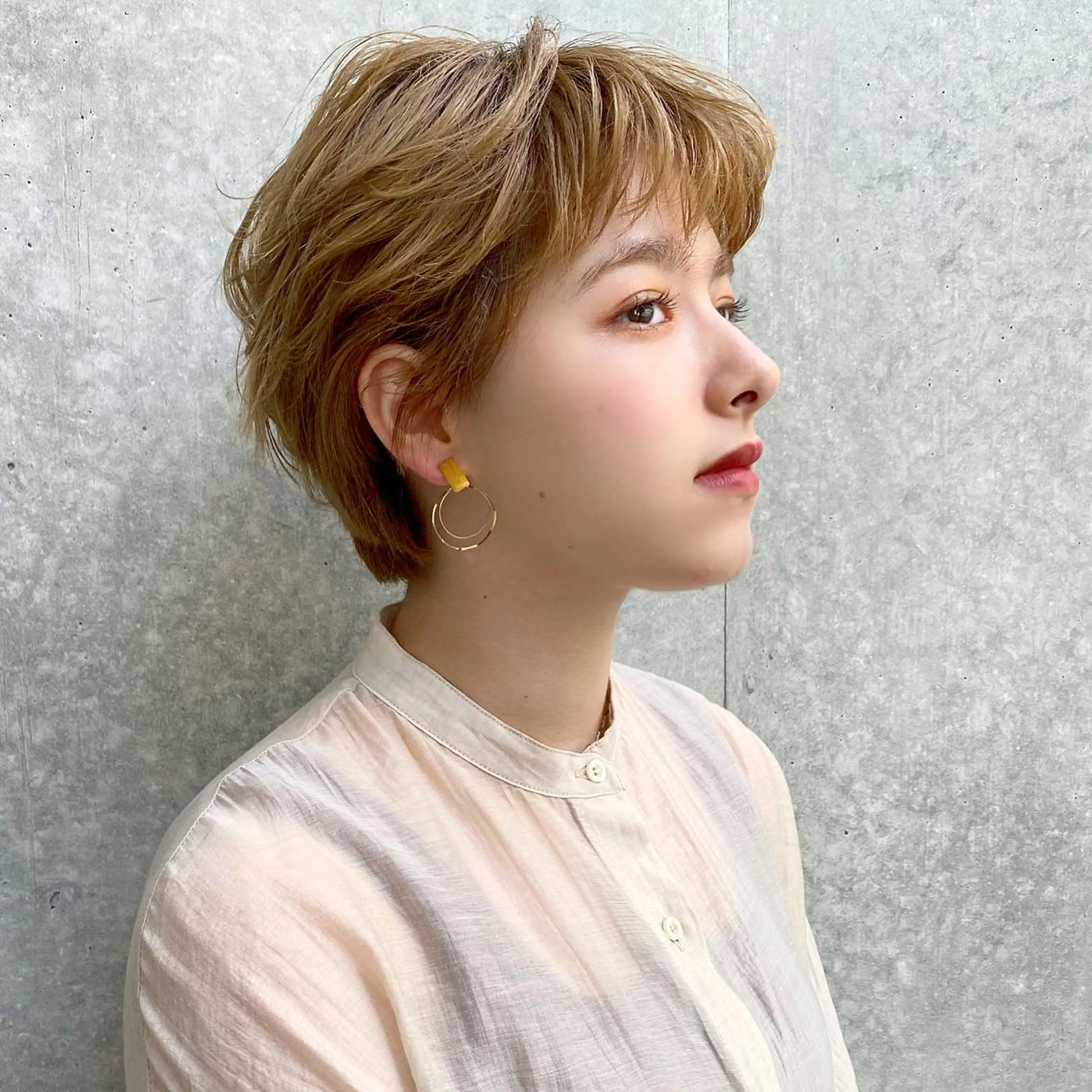 プレイングカラー🤍 細めハイライトのヘアスタイル