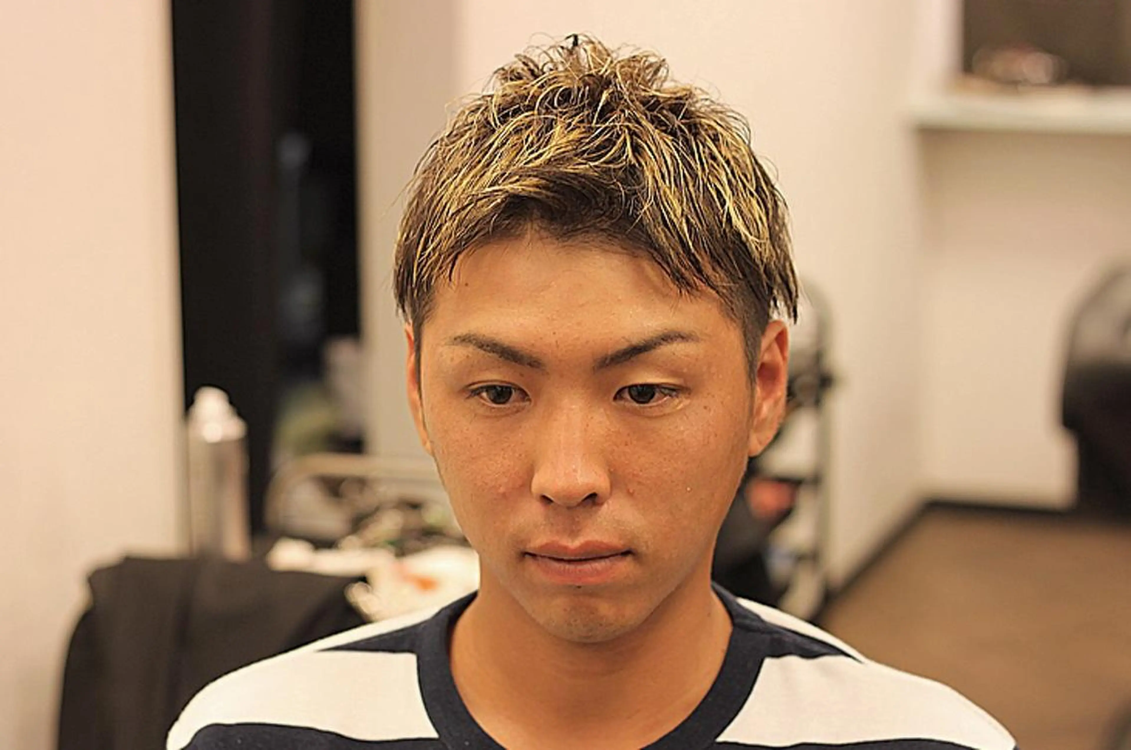 ショート カラー メンズ アップバング メンズメッシュ メッシュ ショートヘア 前田賢生 ご新規様はNGのヘアスタイル