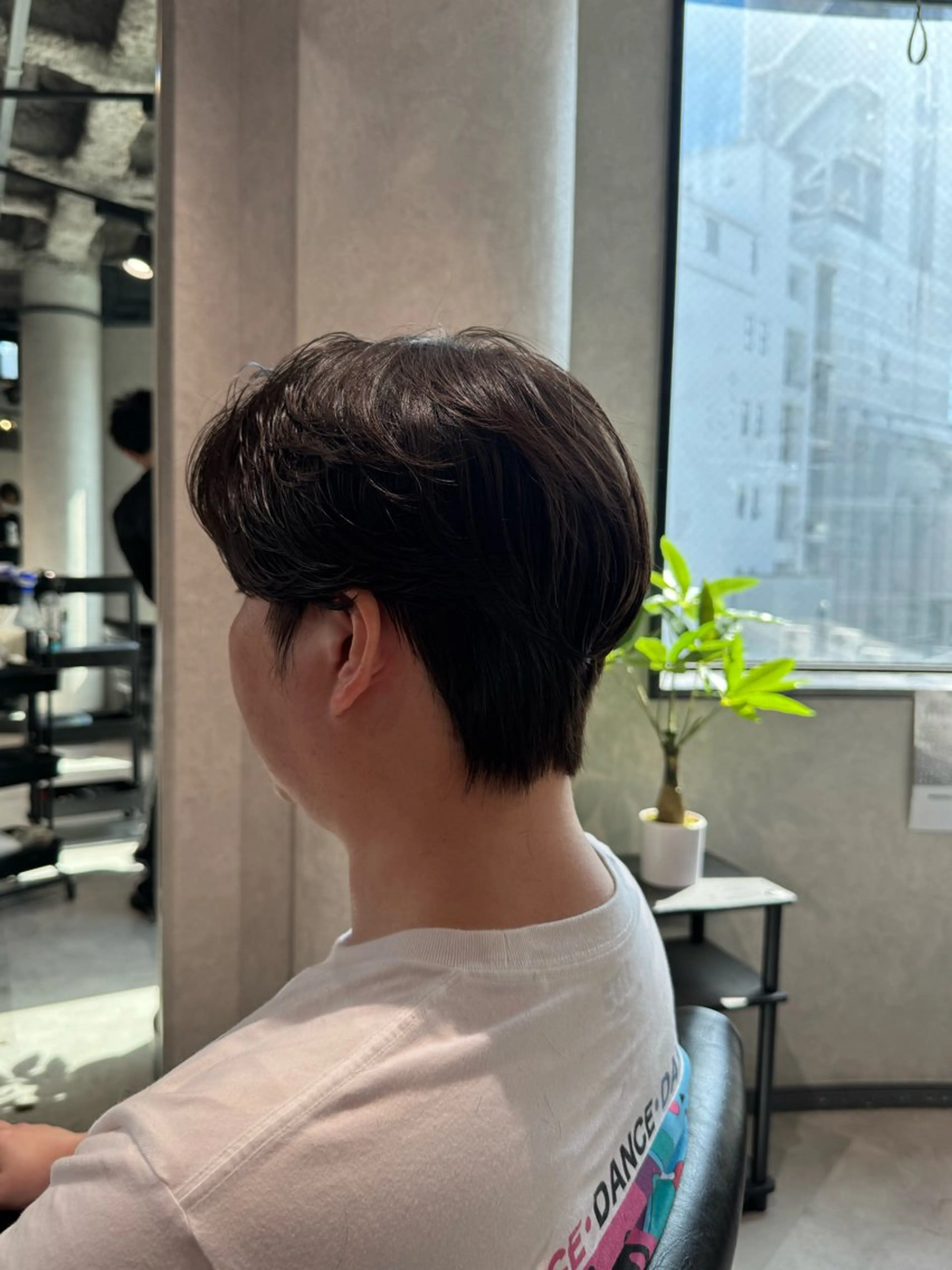 パーマ メンズ カット パーマ トリートメント 毛流れ特化愁斗 センターパートパーマのヘアスタイル