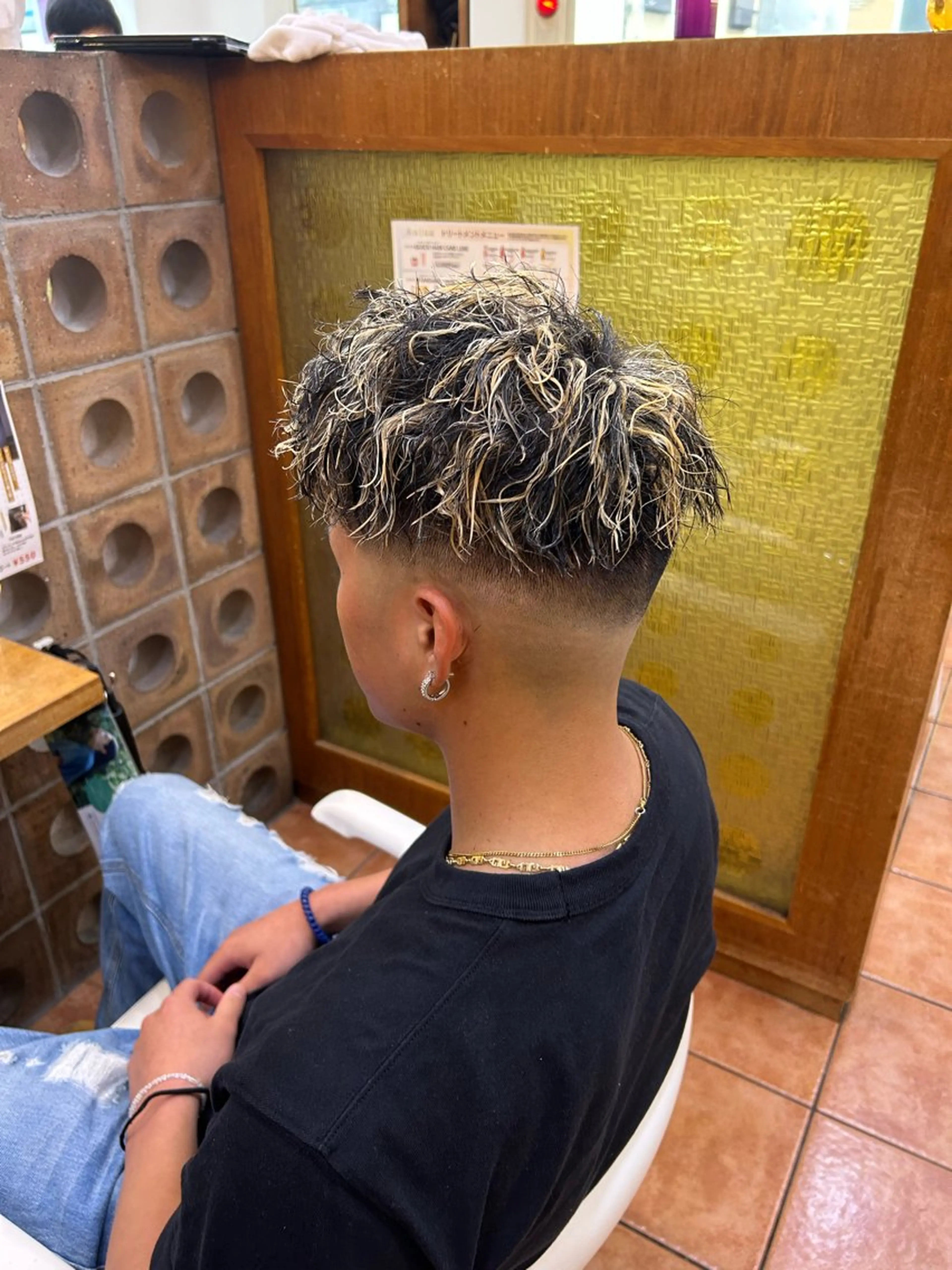 カラー パーマ メンズ メンズハイライト メンズメッシュ メンズパーマ メンズツイストパーマ ハイライトカラー カット ヘアカラー パーマ メンズパーマ/ ハイライト Tumのヘアスタイル