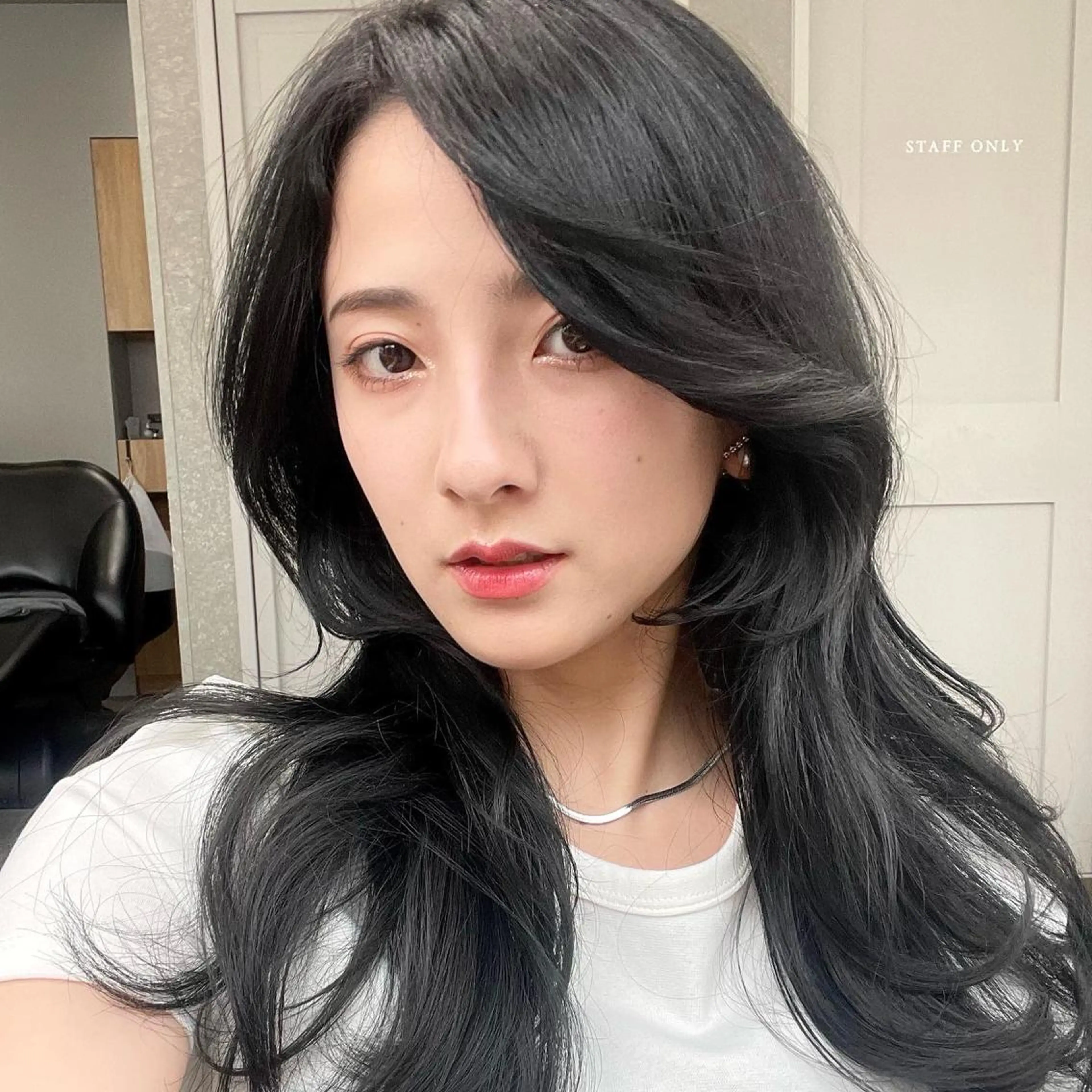 ロング カット ヘアカラー トリートメント 山本翔一郎 韓国顔周りレイヤーのヘアスタイル