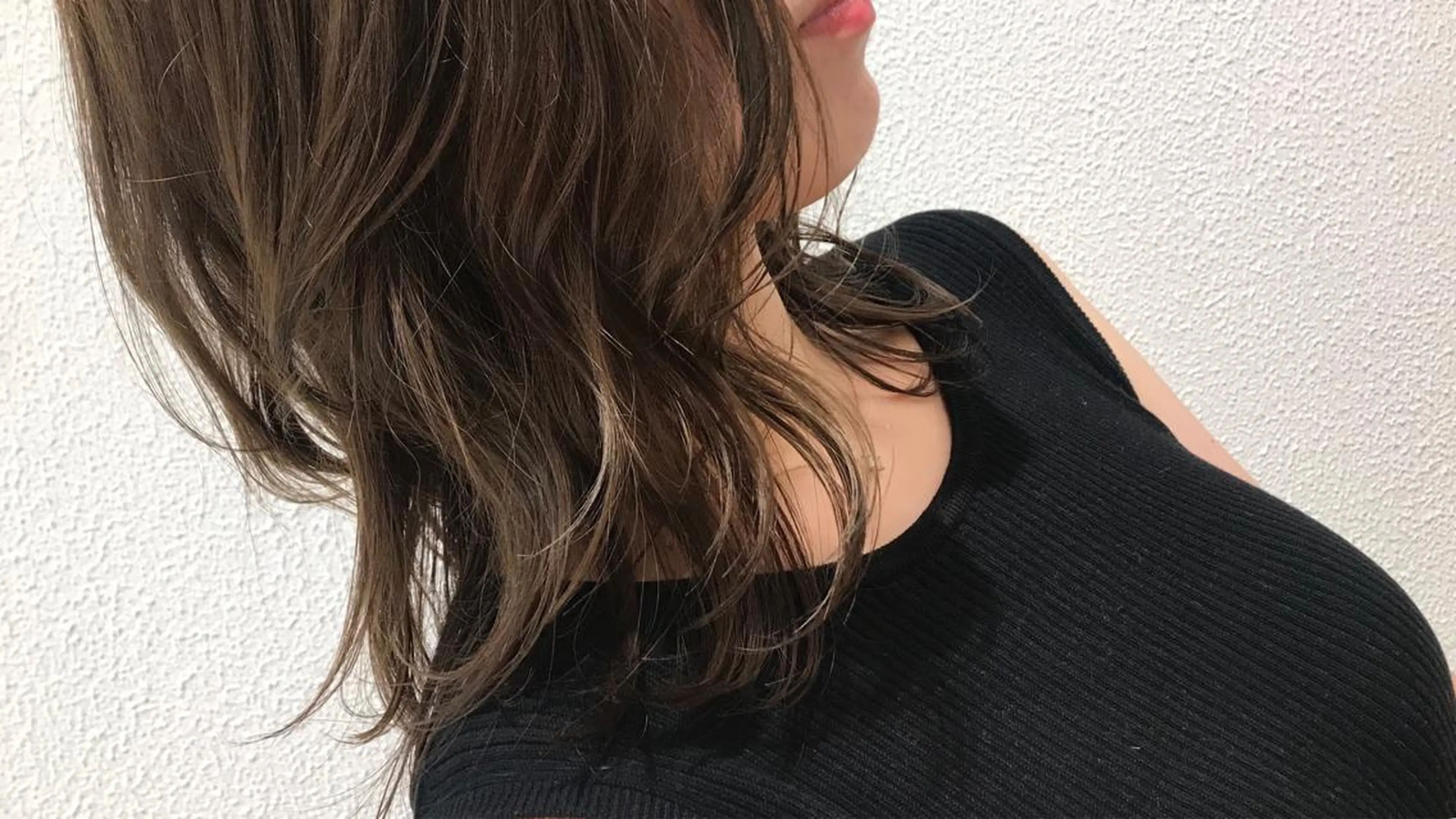 ミディアム カラー レイヤーカット 外ハネヘア ウエモト　タク ショート/レイヤーのヘアスタイル