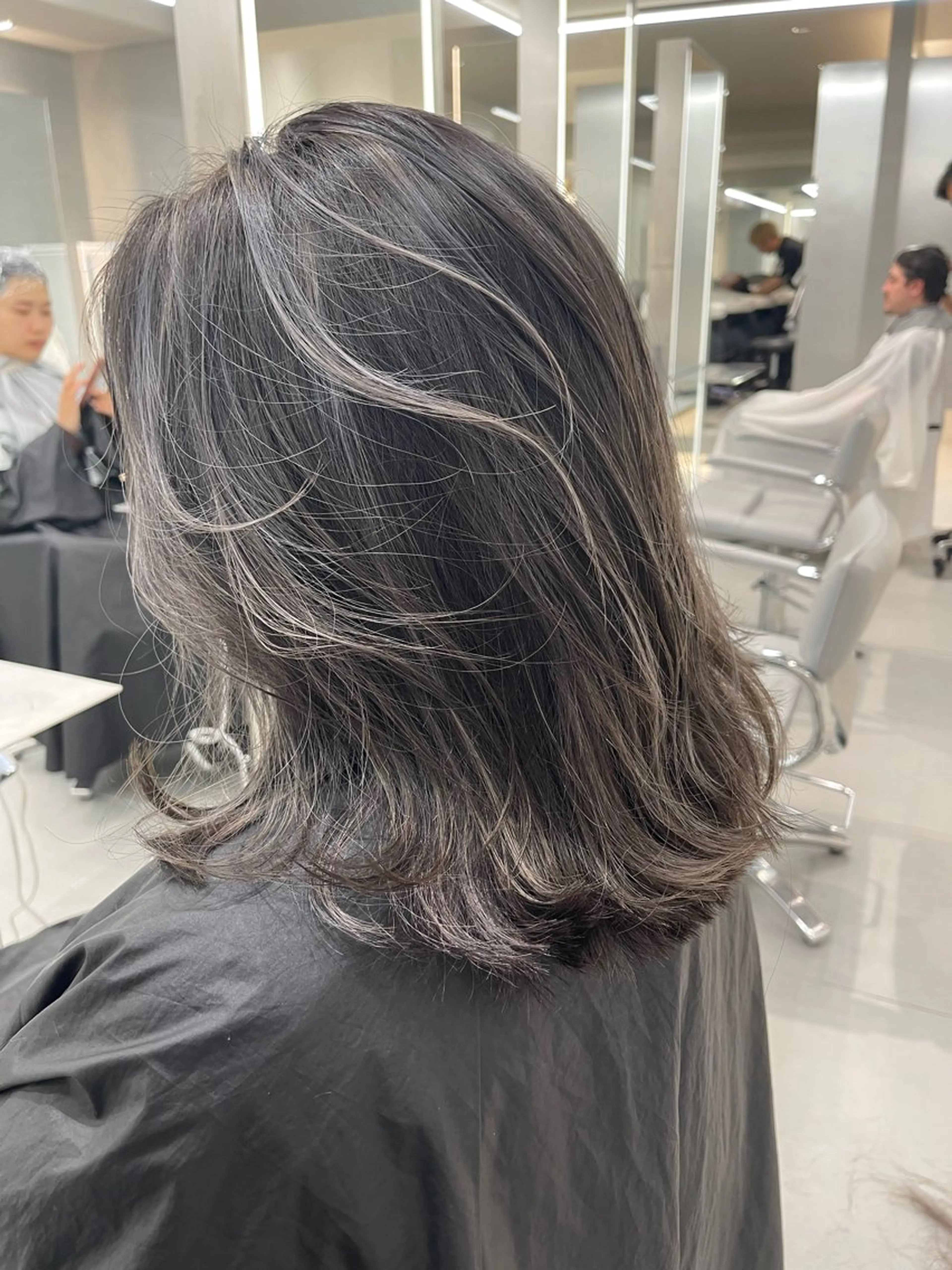 ミディアム カラー 透明感カラー ハイライトカラー ハイライト 透明感カラーが 得意です！NAOKIのヘアスタイル