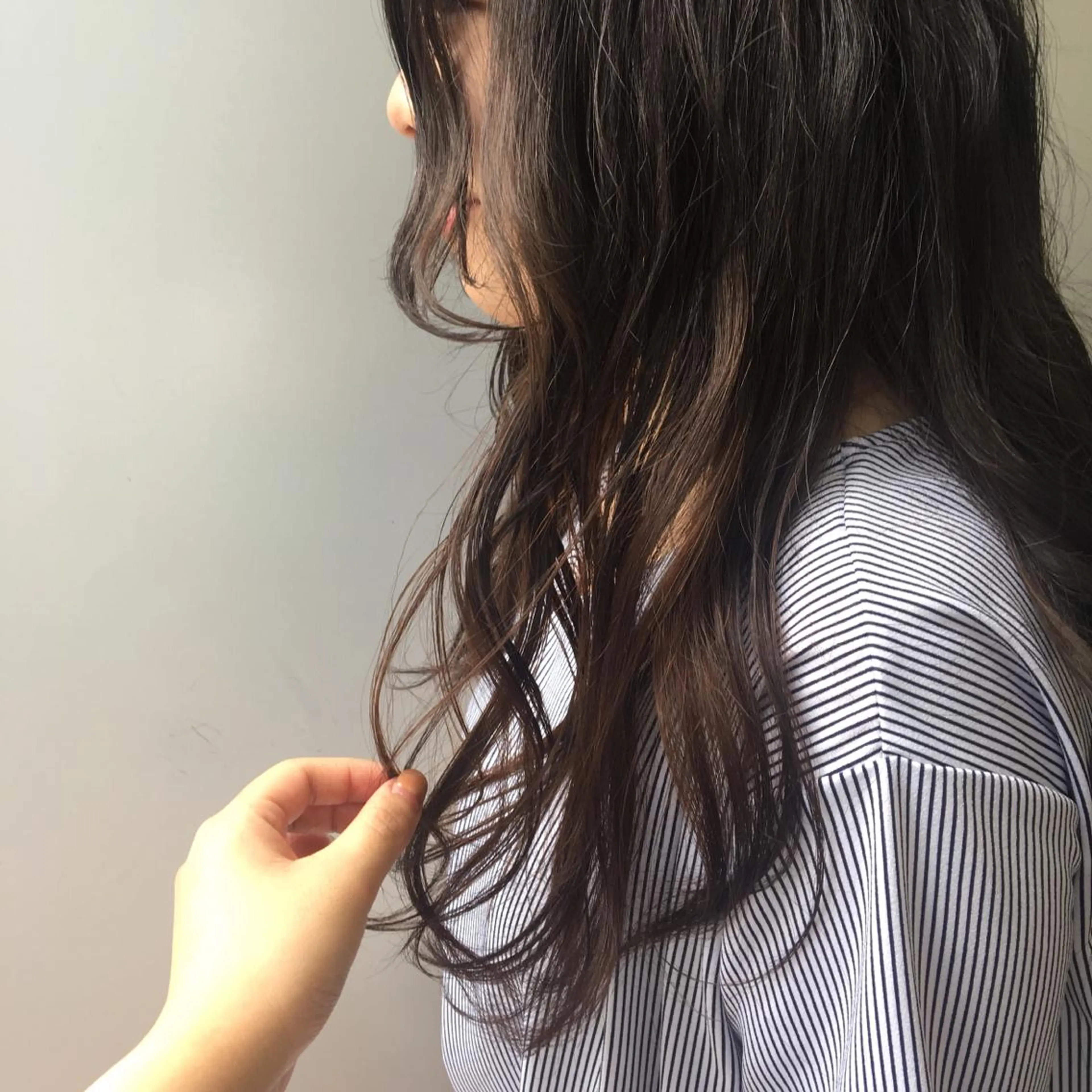 ロング カラー ベージュカラー ミルクティーベージュ の魔術師　manaeのヘアスタイル