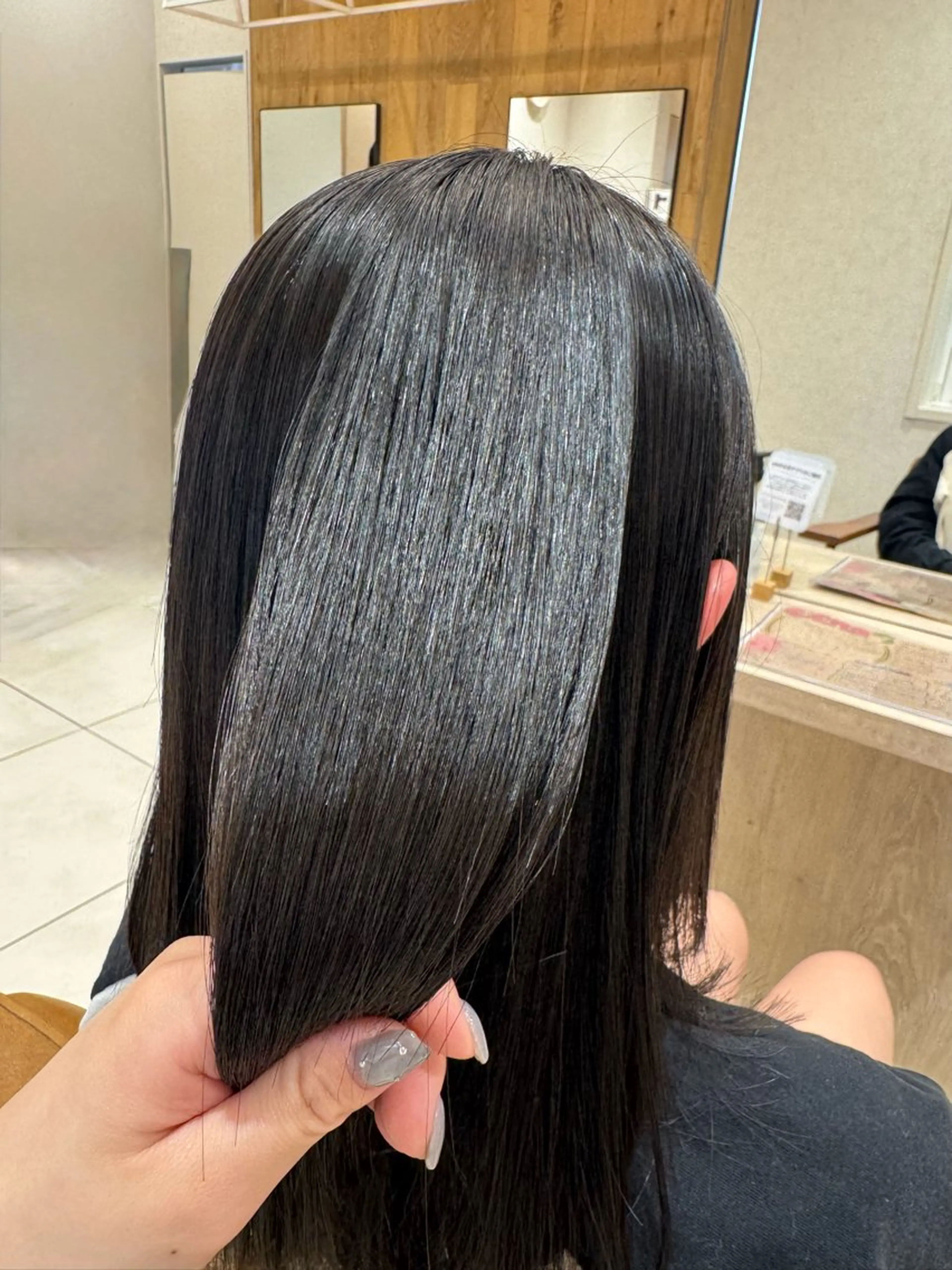 ミディアム パーマ ストレートパーマ カット 縮毛矯正 海老名で韓国風 HANA🌷のヘアスタイル