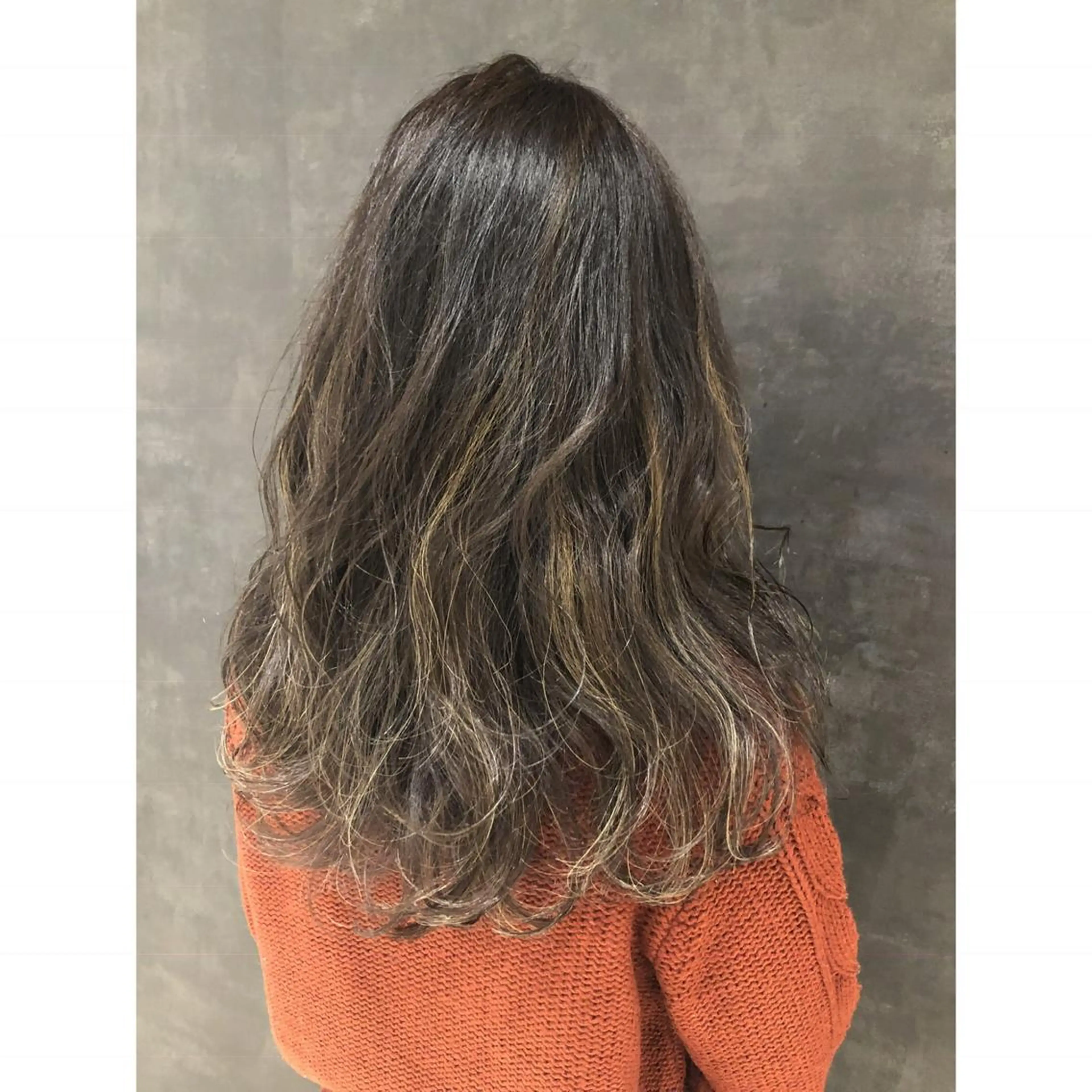 ロング レイヤーカット🌈 透明感カラー🌷ユリのヘアスタイル