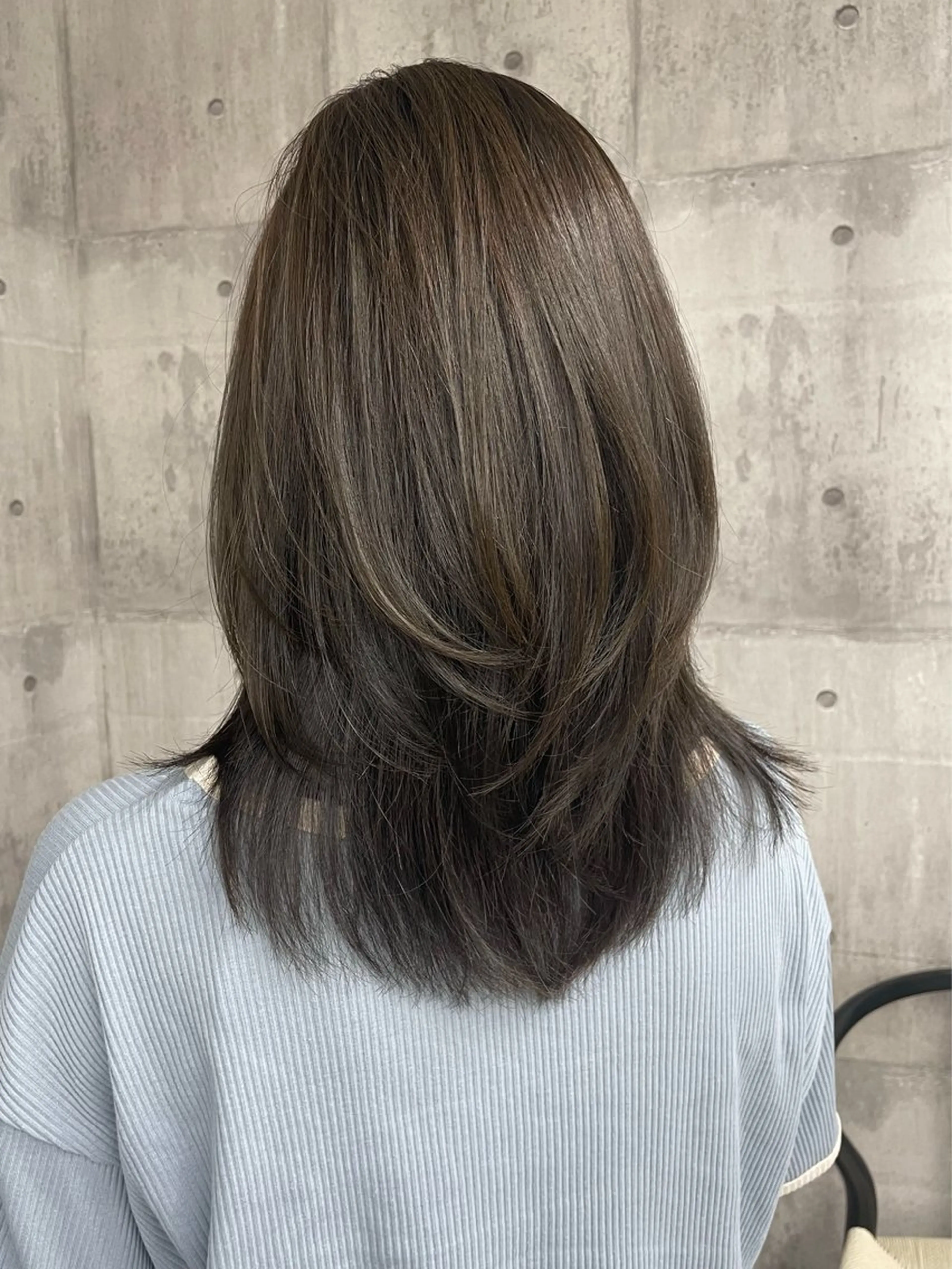ミディアム カラー レイヤーカット カット ヘアカラー 錦 茉李のヘアスタイル