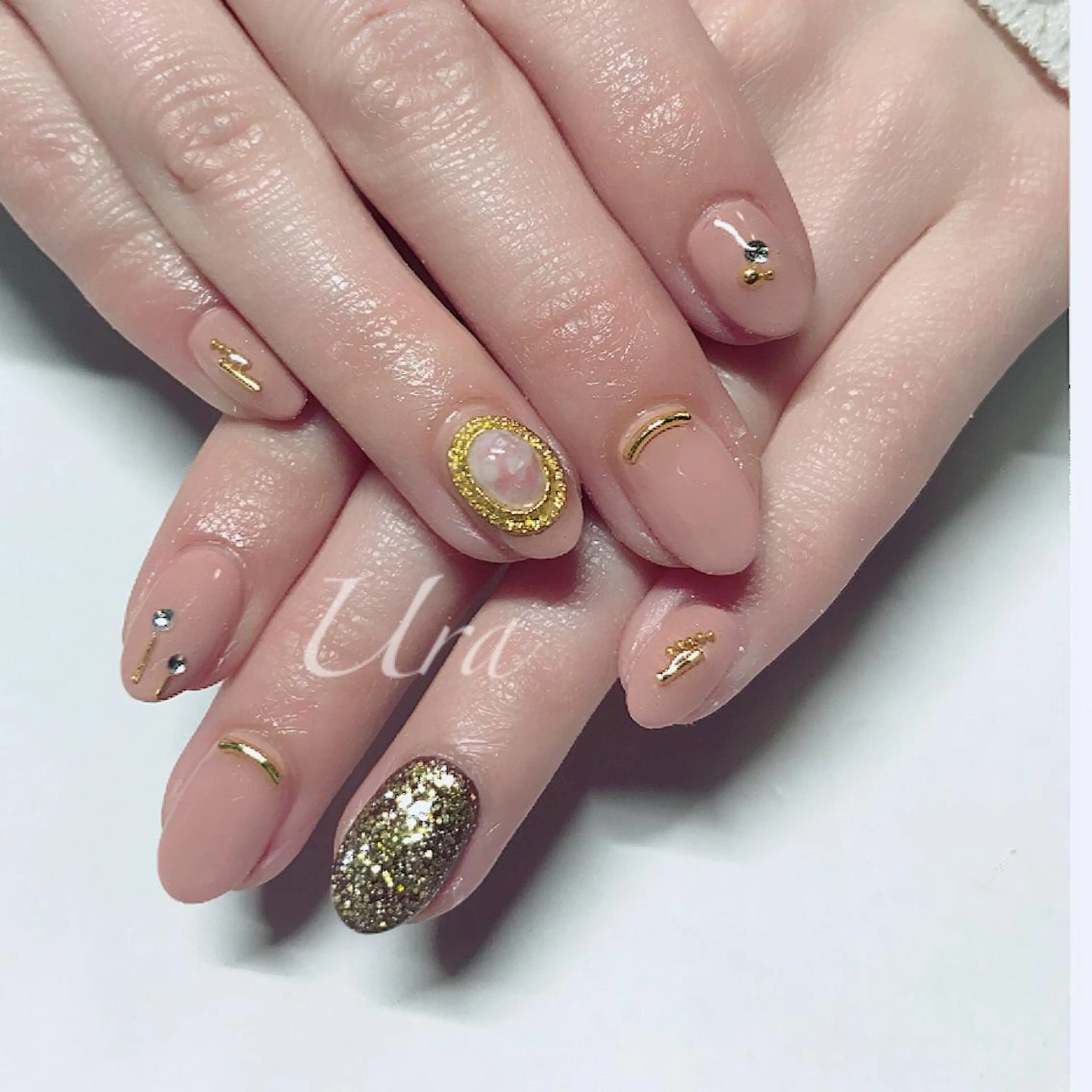ネイル ゴールド ピンク ピンクベージュ UrakoNail 《nail》のネイルデザイン