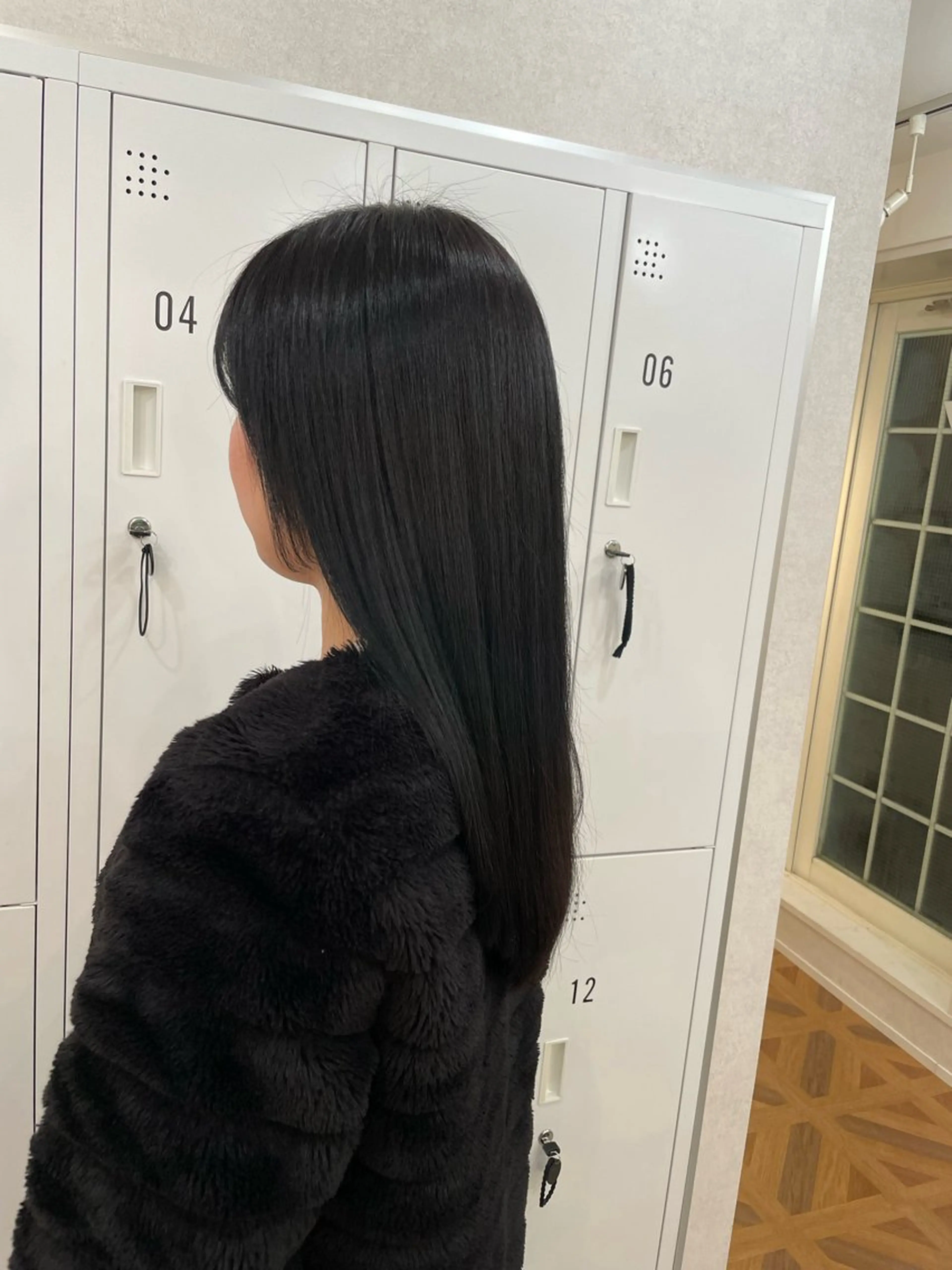 ロング カラー 黒髪 ブリーチ 植原 遥夏のヘアスタイル