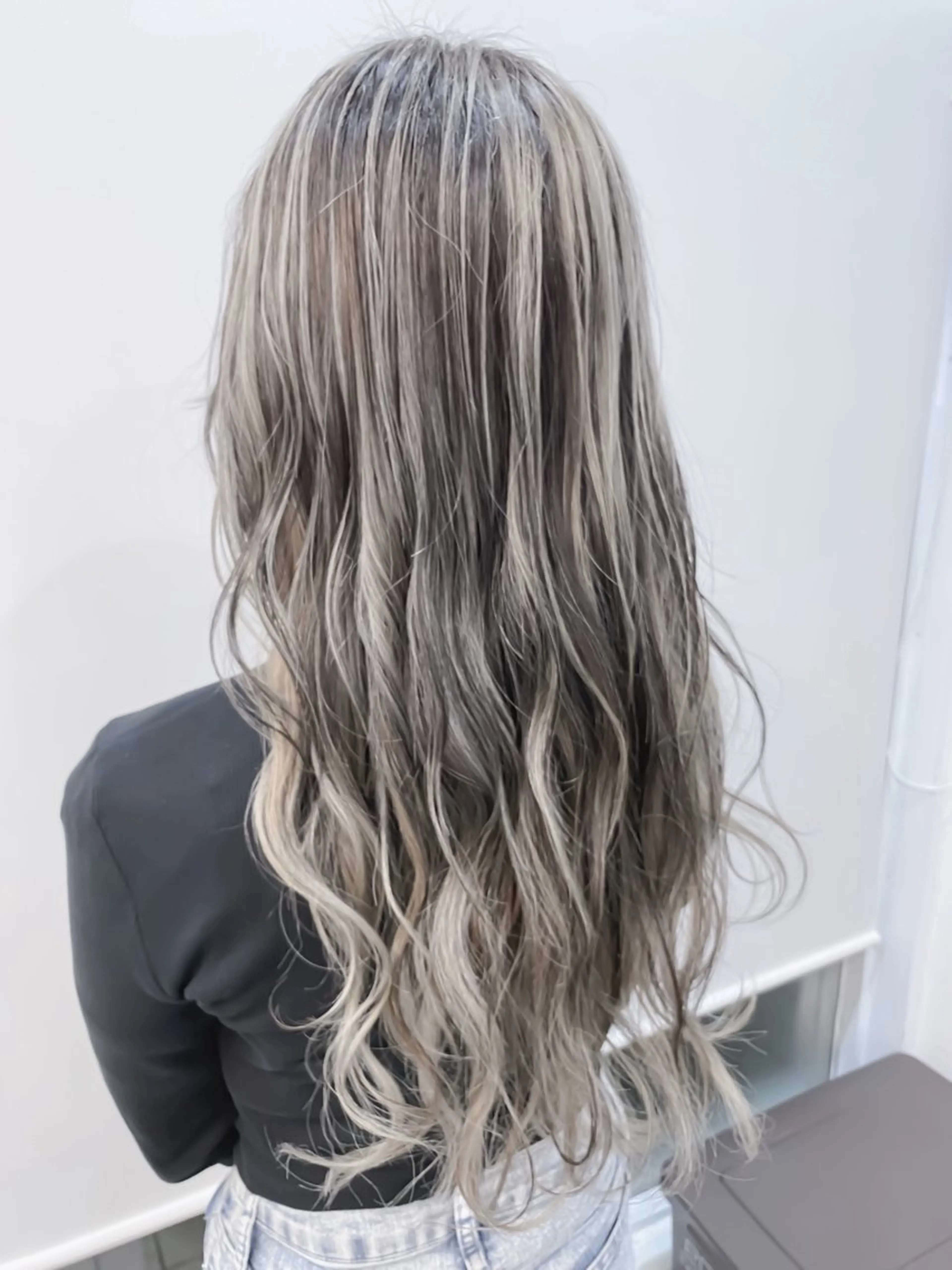 ロング カラー バレイヤージュ ブリーチ 透明感カラー ハイライトカラー ハイライト カット ヘアカラー トリートメント 竹内ケンゴ🇰🇷 EIGHT藤沢のヘアスタイル