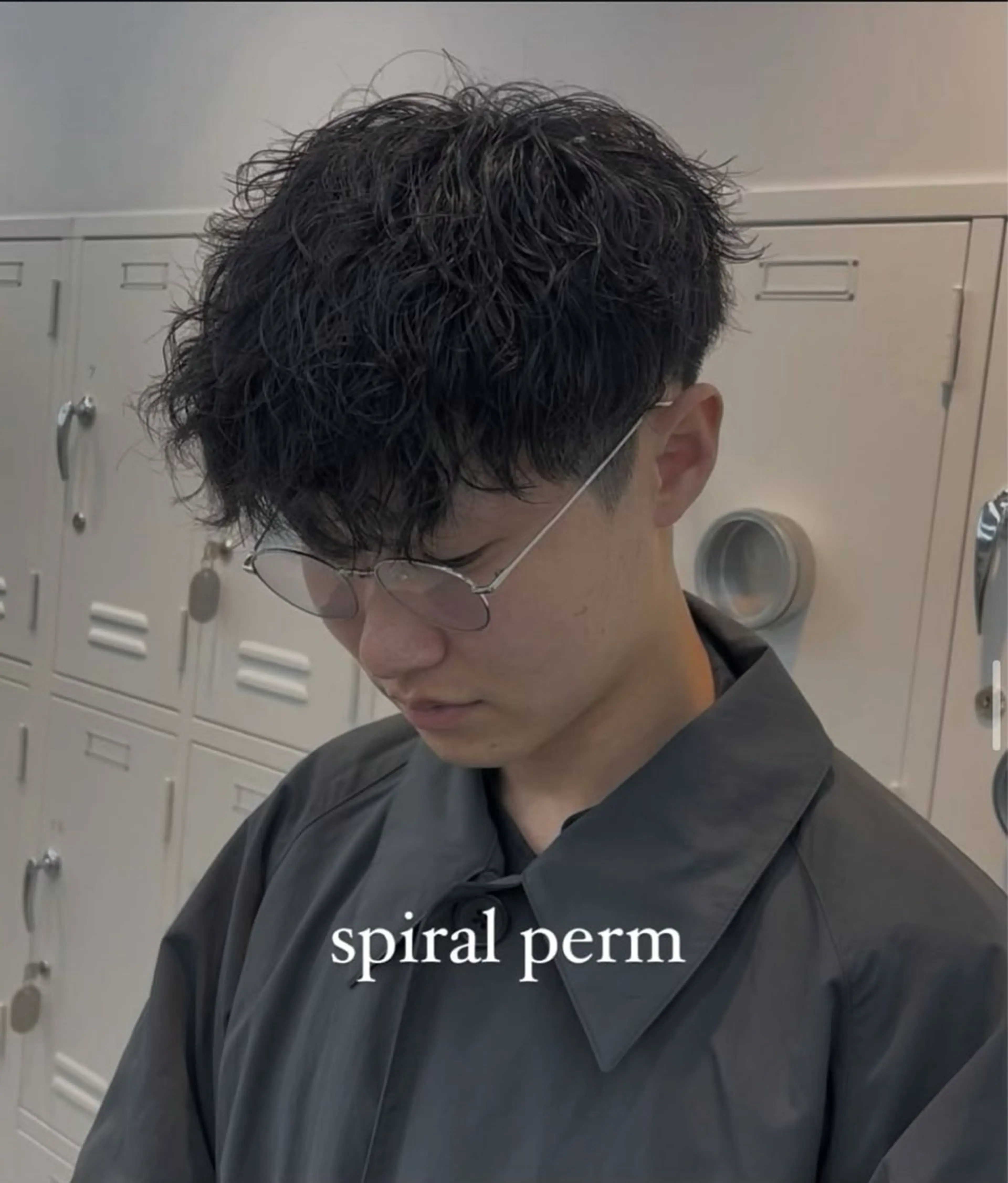 ショート カラー パーマ メンズ キッズ メンズパーマ ツイストスパイラルパーマ スパイラルパーマ 🧸岩本晴佳/ メンズパーマのヘアスタイル
